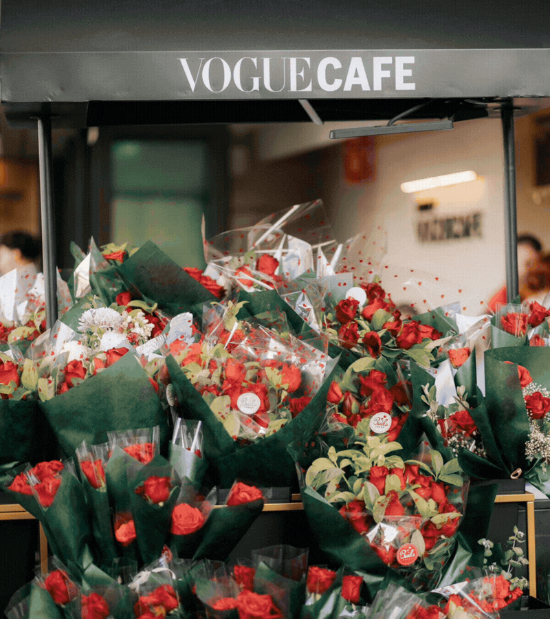 Vogue Cafe - EDM Portrait Val.gif