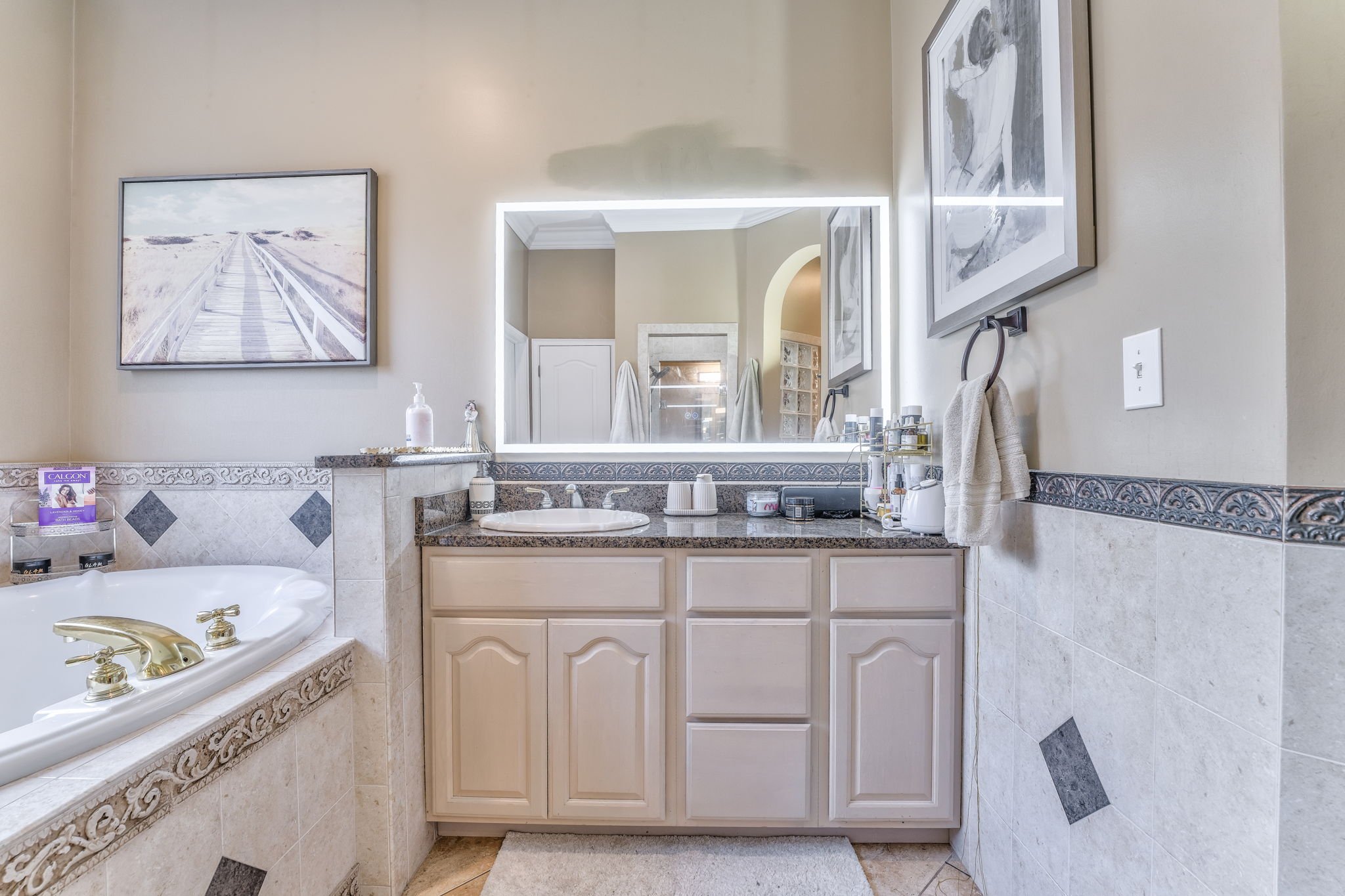 Primary En Suite Bathroom