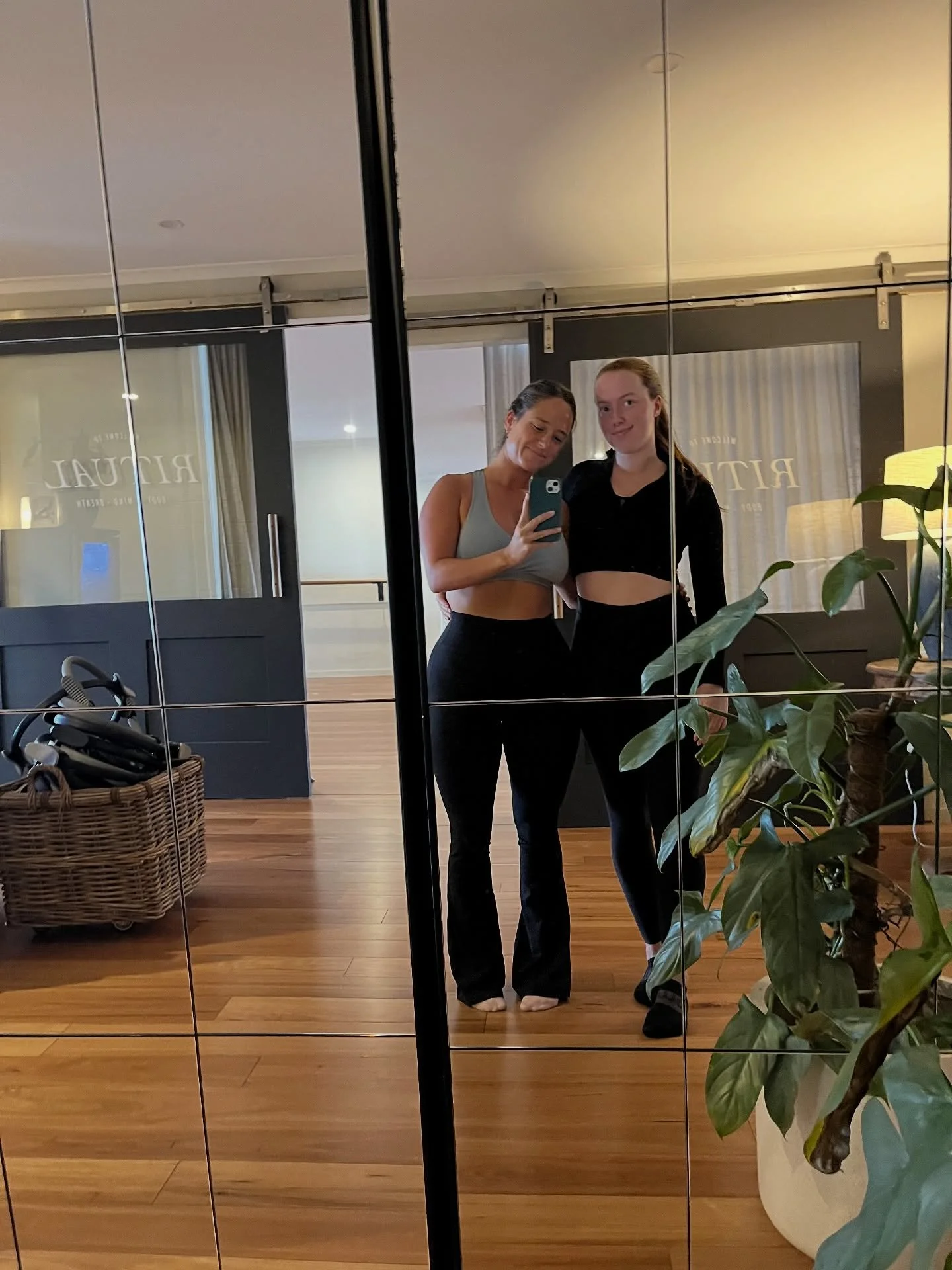 ☀️ Weekend wrap-up; a mix of movement, connection, being consistent with supplements, downtime, self-care 💅🏼 &amp; the star of the show: FOOD (as always).