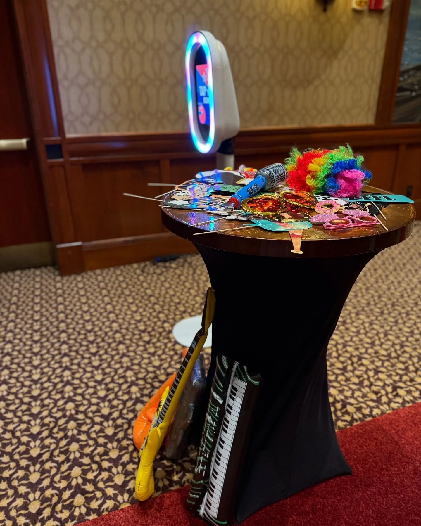 Sunday Night Corporate Party. Photo Booth &amp; Props helped bring the fun! #photobooth #eventplanner #corporateevent #travel #family #smiles #fun #saycheese @lavendereventsbymegan