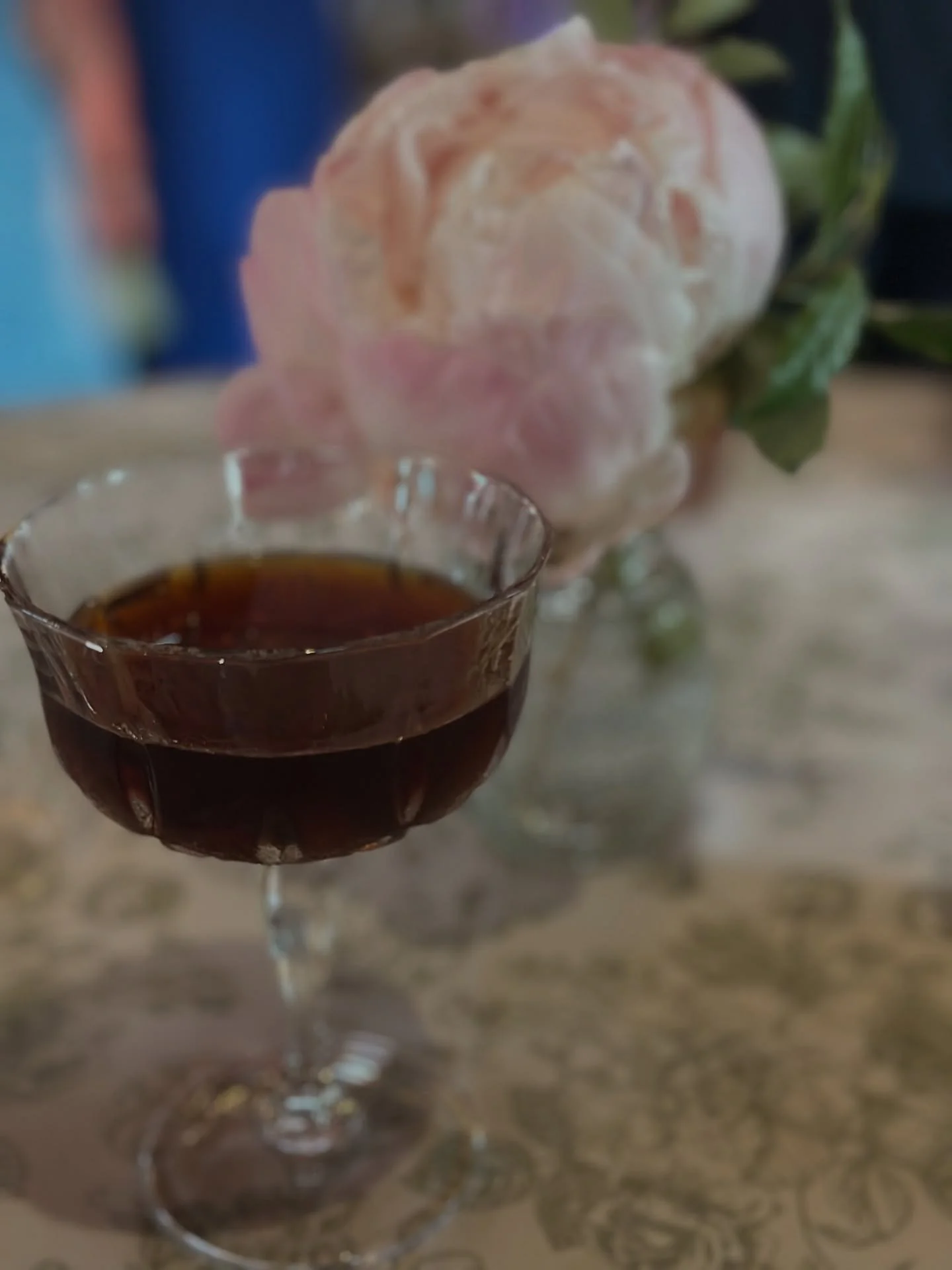Cheers! We made it to Friday! Espresso Martinis + Wedding Season = always a good idea. Reach out to @lavendereventsbymegan for all your planning and execution! &hellip;and cheers to the weekend! #weddingplanner #eventplanner #cheers #destinationweddi
