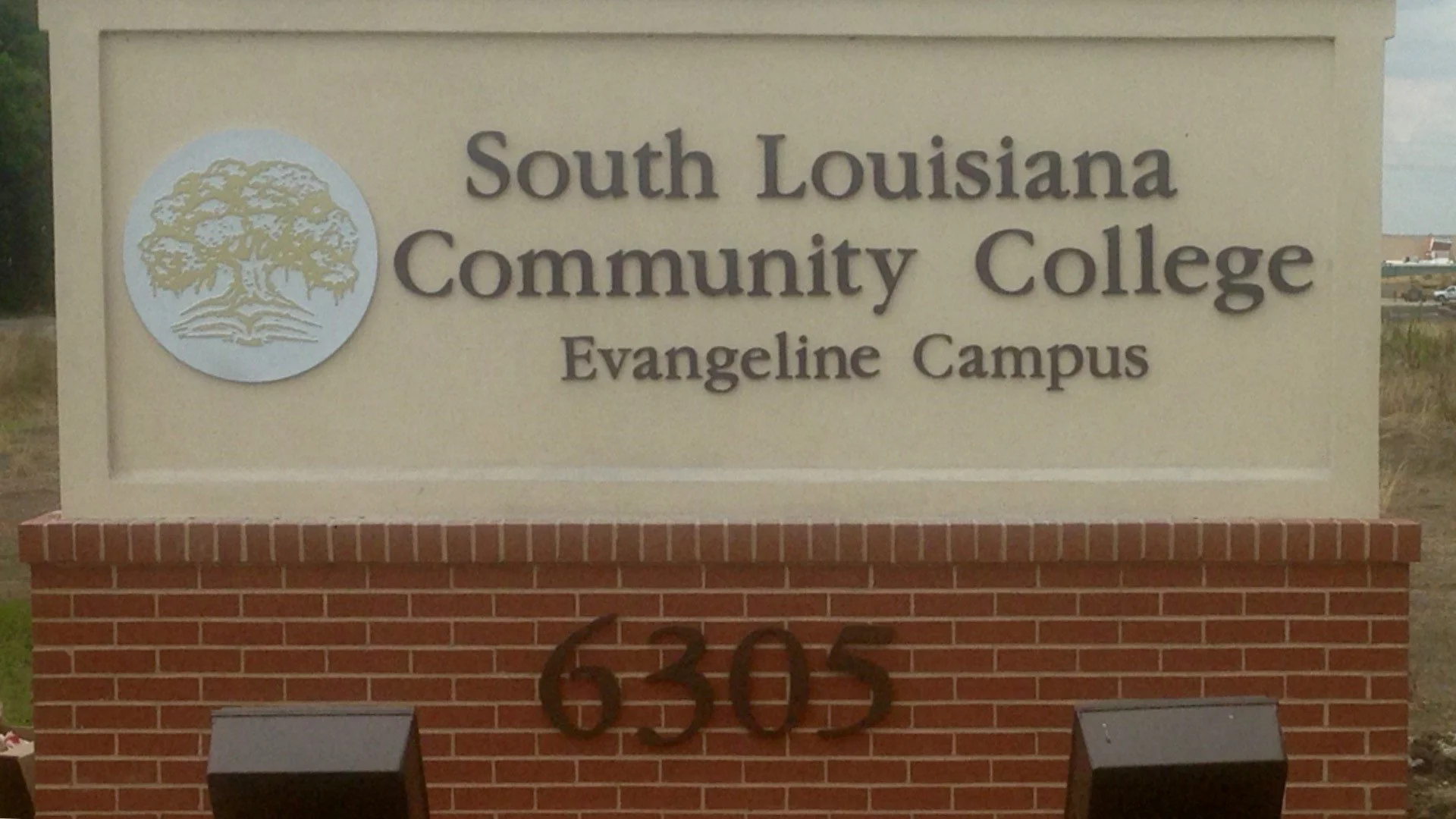 Custom signage for schools at South Louisiana Community College Evangeline Campus featuring the college name, logo and address.