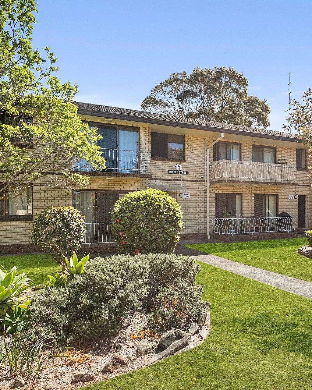 Smart start. Solid investment. Great location. 💡

This light-filled two-bedroom apartment combines modern updates with an unbeatable lakeside position &mdash; only minutes to shops, caf&eacute;s and the water&rsquo;s edge.
Move straight in or invest