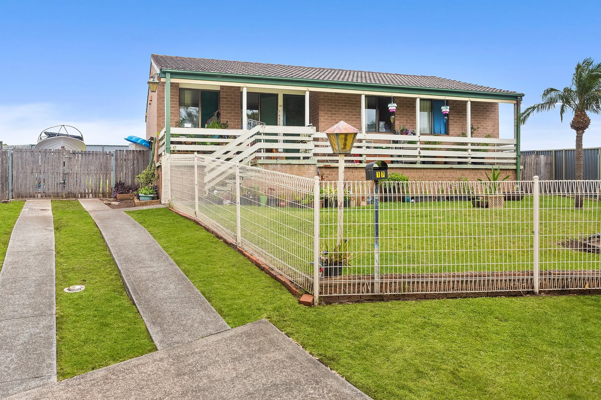 Just Listed | 17 Callistemon Place, Barrack Heights
3 Bed | 1 Bath 
Price upon request 

DA Approved Villa Site
Perfectly positioned at the end of a peaceful cul-de-sac, this original three-bedroom home sits on an elevated, generous 694m&sup2; block,