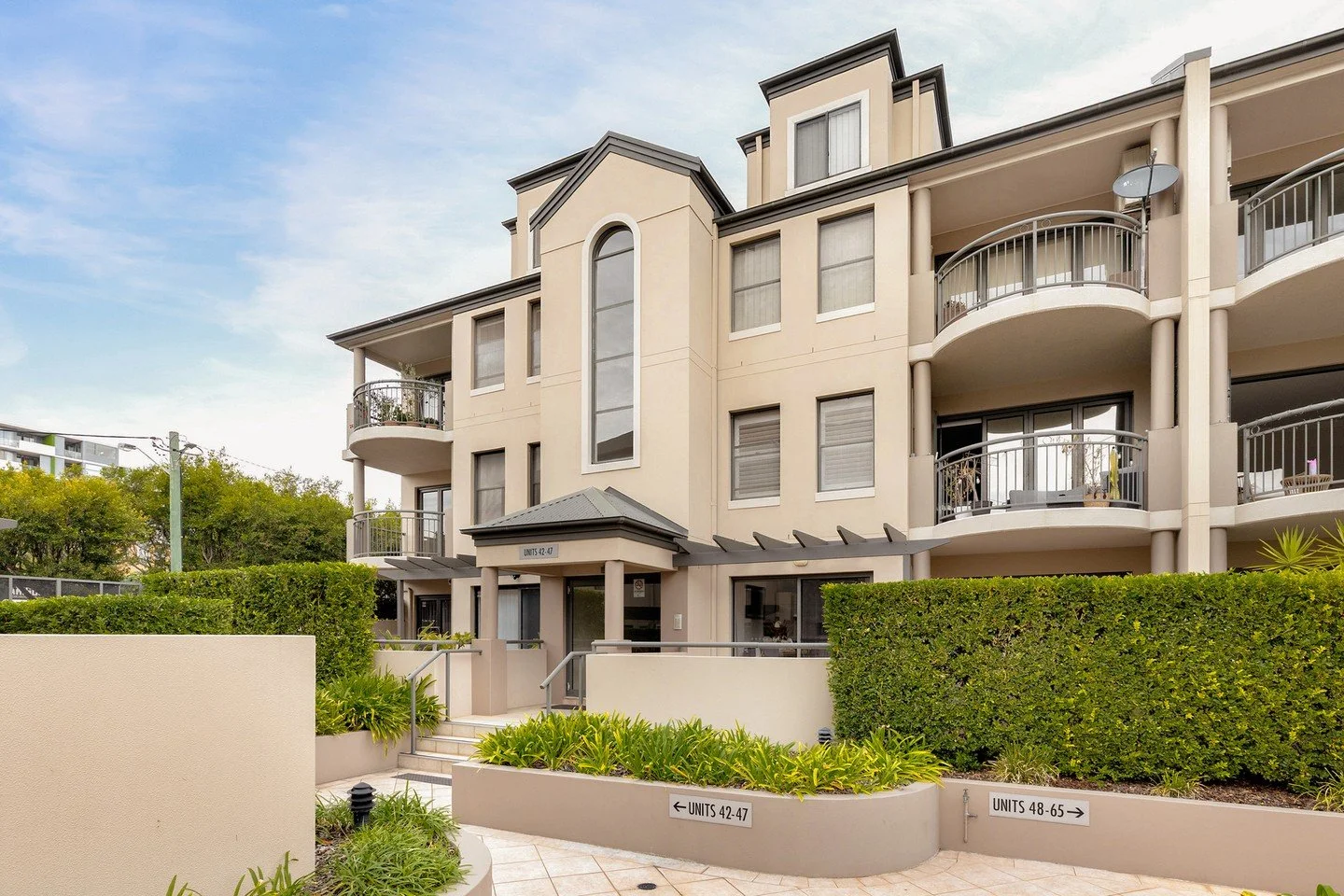For Sale | 47/71 Smith Street, Wollongong 
Price Guide $890,000 - $930,000
3 Bed | 2 Bath | 4 Car 

Bathed in natural northern light and positioned within a quiet, meticulously maintained complex, this townhouse-style residence delivers an elevated s