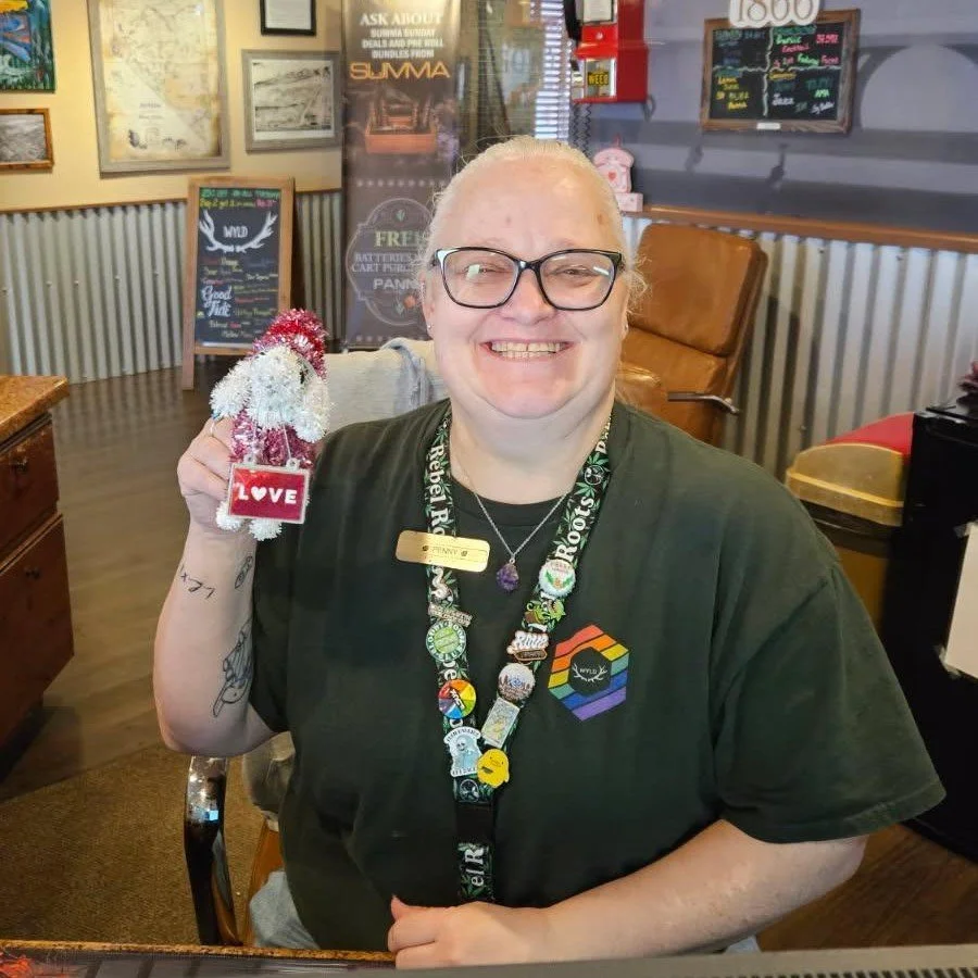 💖💝💕 Love is in the air at The Gold Leaf! We're setting the mood and prepping our celebratory Valentine's Day Goodie Bags featuring some of your favorite brands. They make the perfect gift for the canna-seur in your life. Details to follow! 

#theg