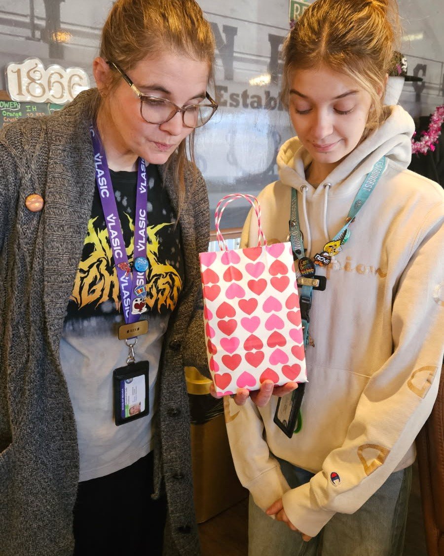 Are you as excited about our Valentine's Day bags as our staff is? Limited quantities available and the big day is only a few days away! Grab your sweetheart this great deal while you can! See you at the Gold Leaf!
#valentinesday #valentinesdaygiftid