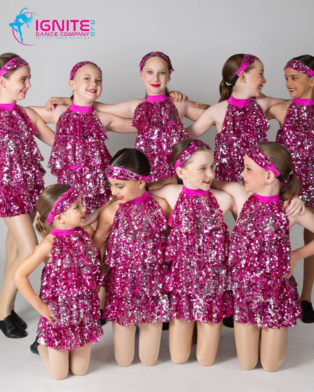 ✨ Dancing is always better with your besties by your side! 💃🩷