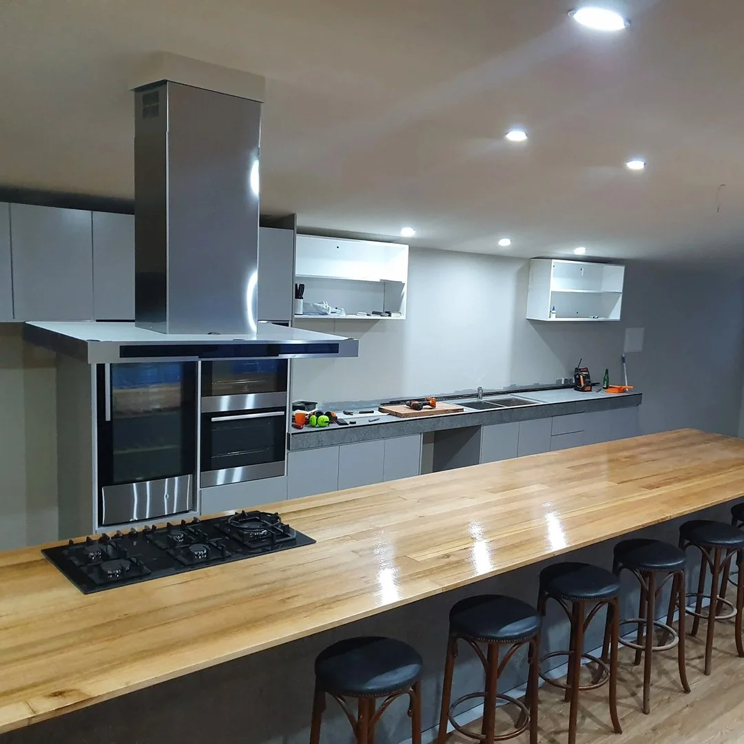 massey-constructions-kitchen-timber-island-bench-bendigo.jpg