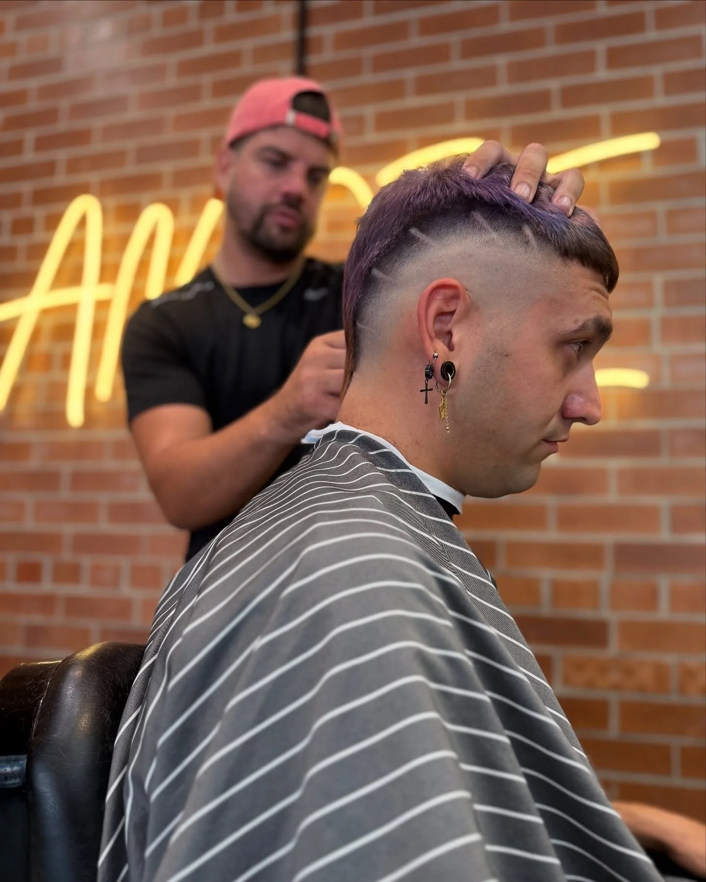 Turning heads With this Bold, Funky masterpiece 🎨✂️
Who is ready to rock somthing different? 🤘✨
#funkyfresh #amorebarbershop