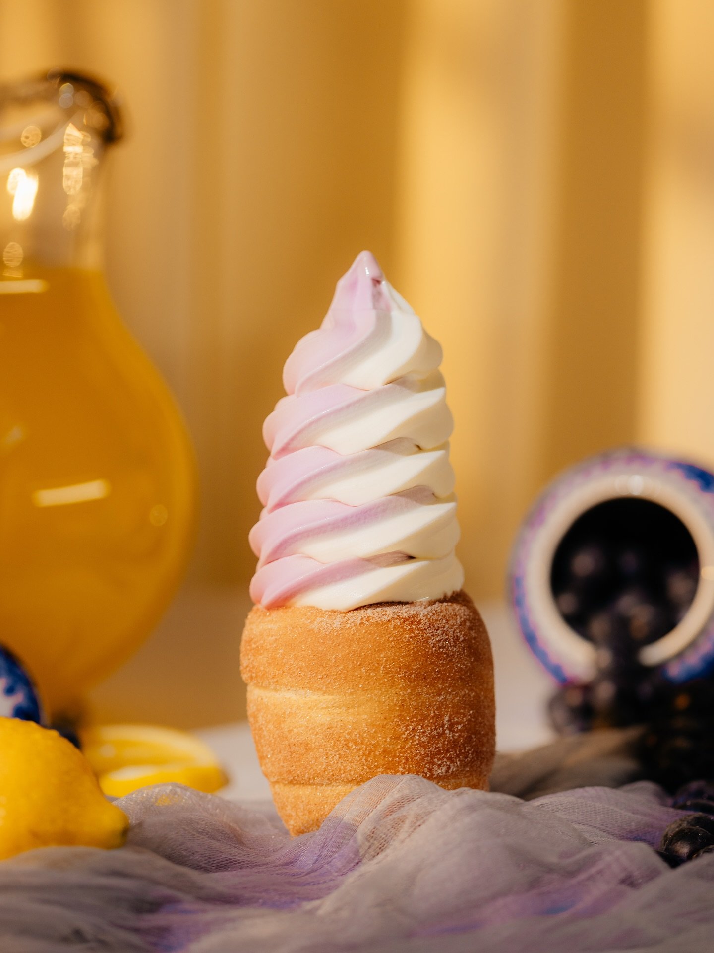 Two days left to try this decadent flavor🖤 Bring your dad &amp; treat him to BOGO Crisp&yacute; Cones today and tomorrow!

*limit one cone per dad!