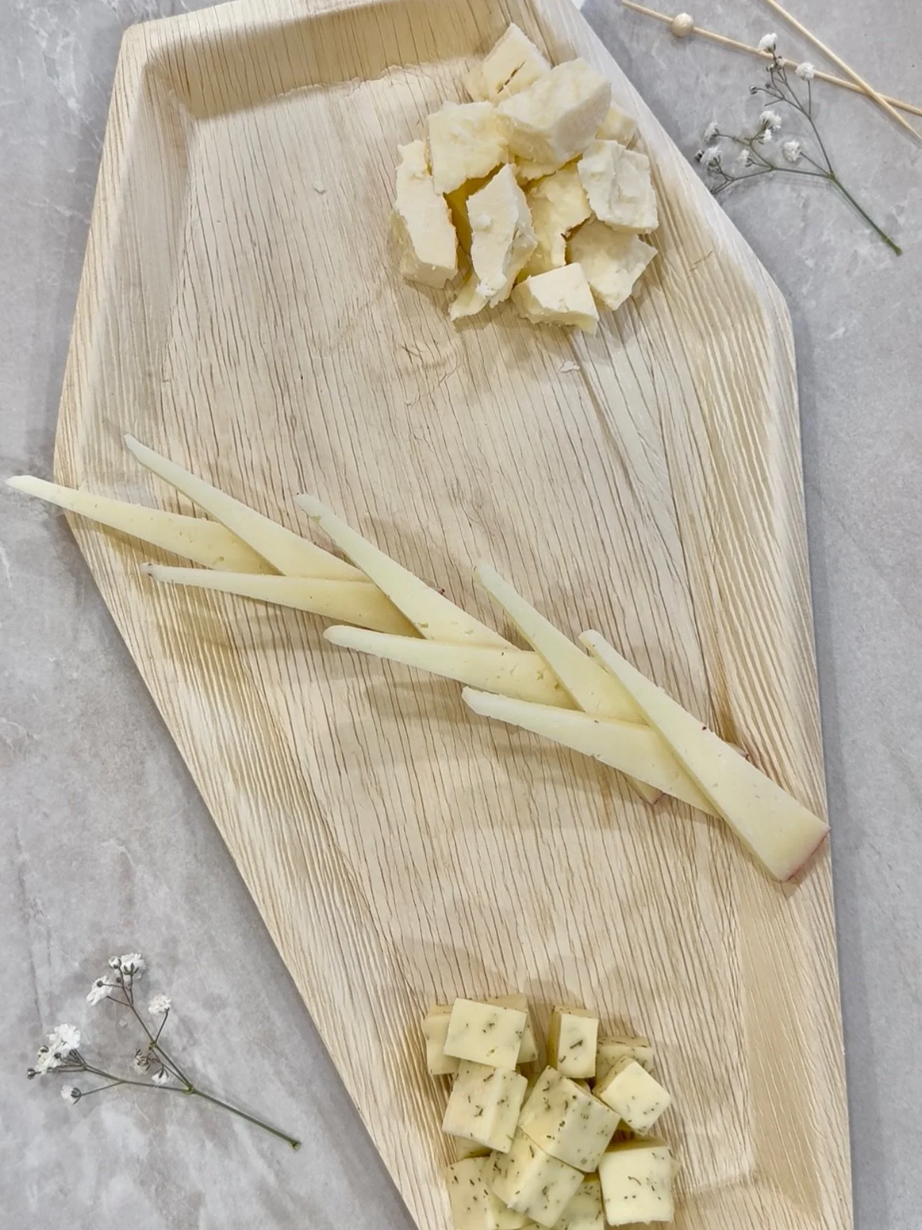 Swipe to fill our coffin with treats 👀➡️ Every layer is a little spooky, a little snacky, and a whole lot of Halloween fun.

📍Las Vegas | Visit cheesensnackerslv.com to inquire
.
.
.
#charcuterie #charcuterieboard #cheeseboard #cheese #charcuterieb