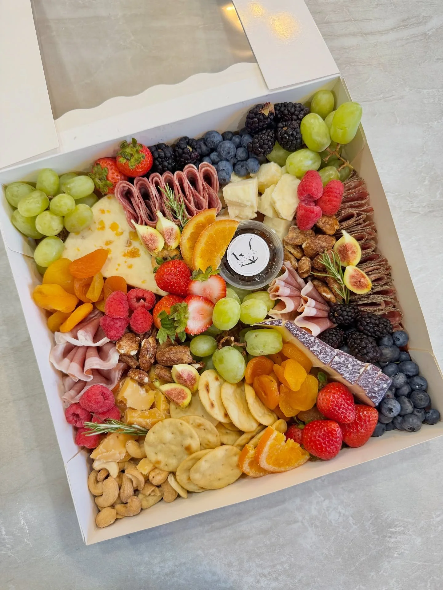 Our Large Grazing Box - your crowd-pleasing favorite for any get-together 👌🏻😌

Order this guy for your picnics, housewarming celebrations, game nights, birthdays, and really everything else in between 🥳🎉🎊

📍Las Vegas | Visit cheesensnackerslv.