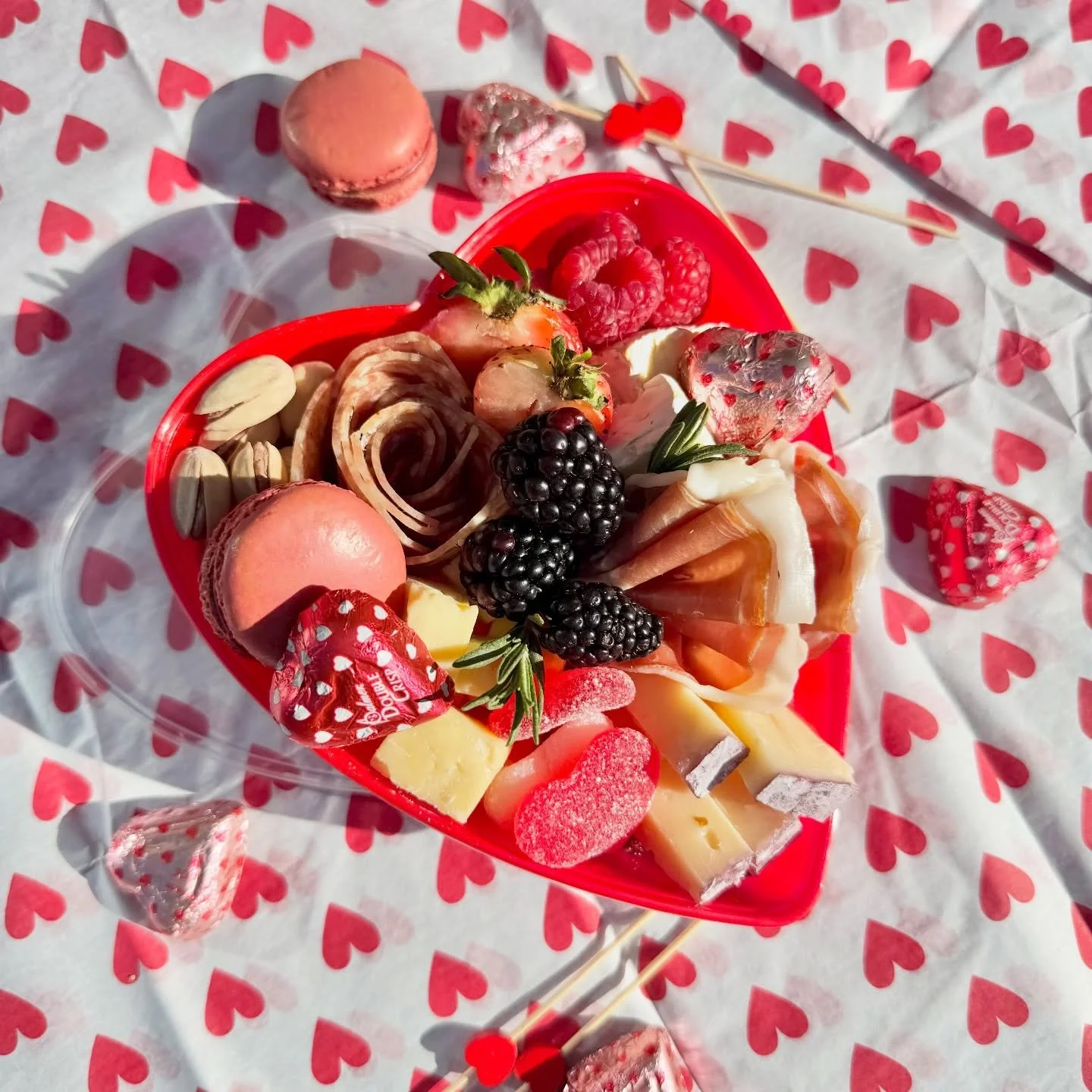 Too early for Valentine&rsquo;s Day content? Never 💕

While we release the rest of our Valentine&rsquo;s Day menu, our Lovers Box is ready and waiting. The perfect little something for your V-Day celebration ❤️. 

📍Las Vegas | Visit cheesensnackers