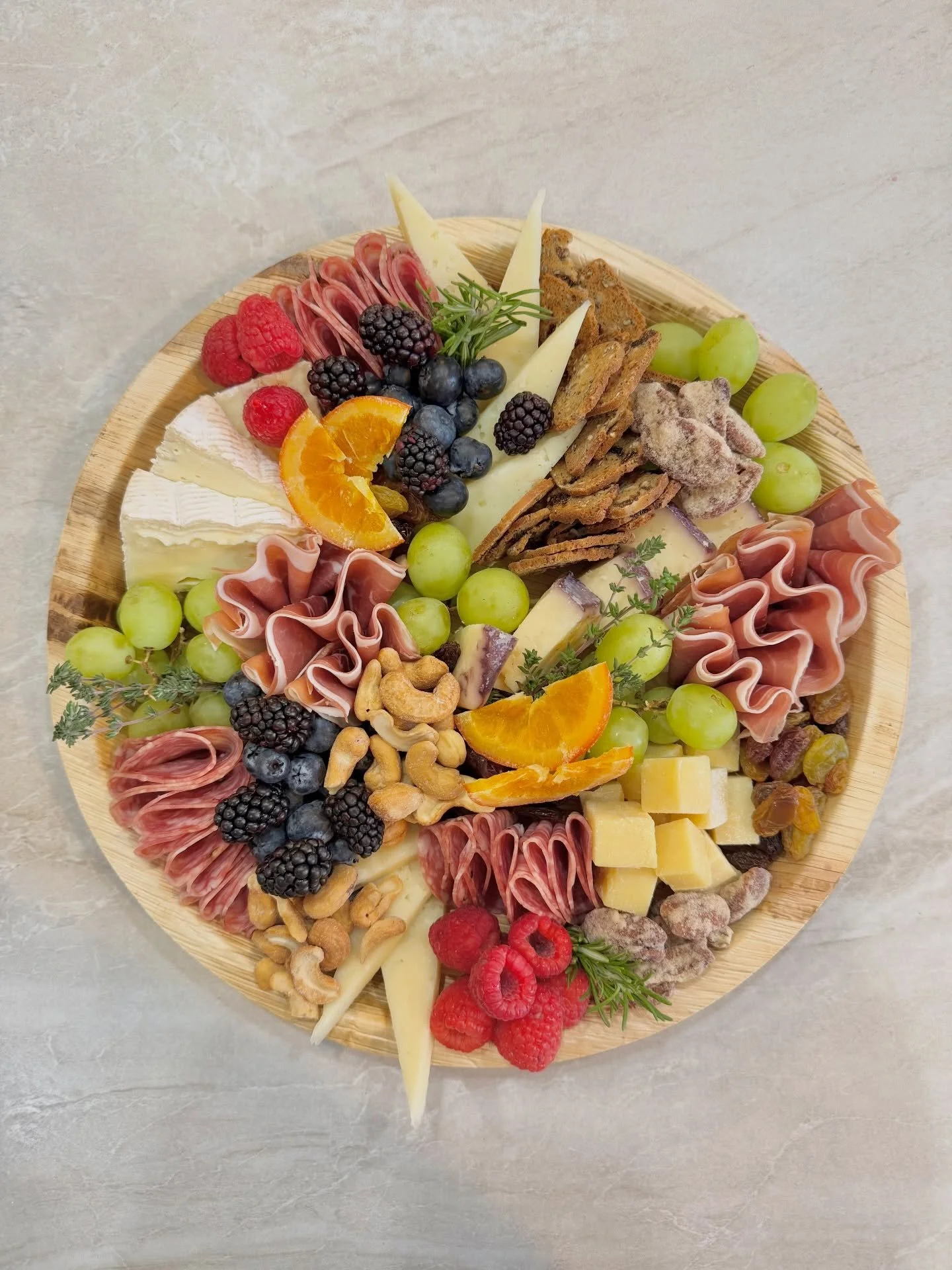 Sundays are for Small Charcuterie Boards 💛

📍Las Vegas | Visit cheesensnackerslv.com to inquire
.
.
.
#charcuterie #charcuterieboard #grazingtable #vegaslocals #vegaseats