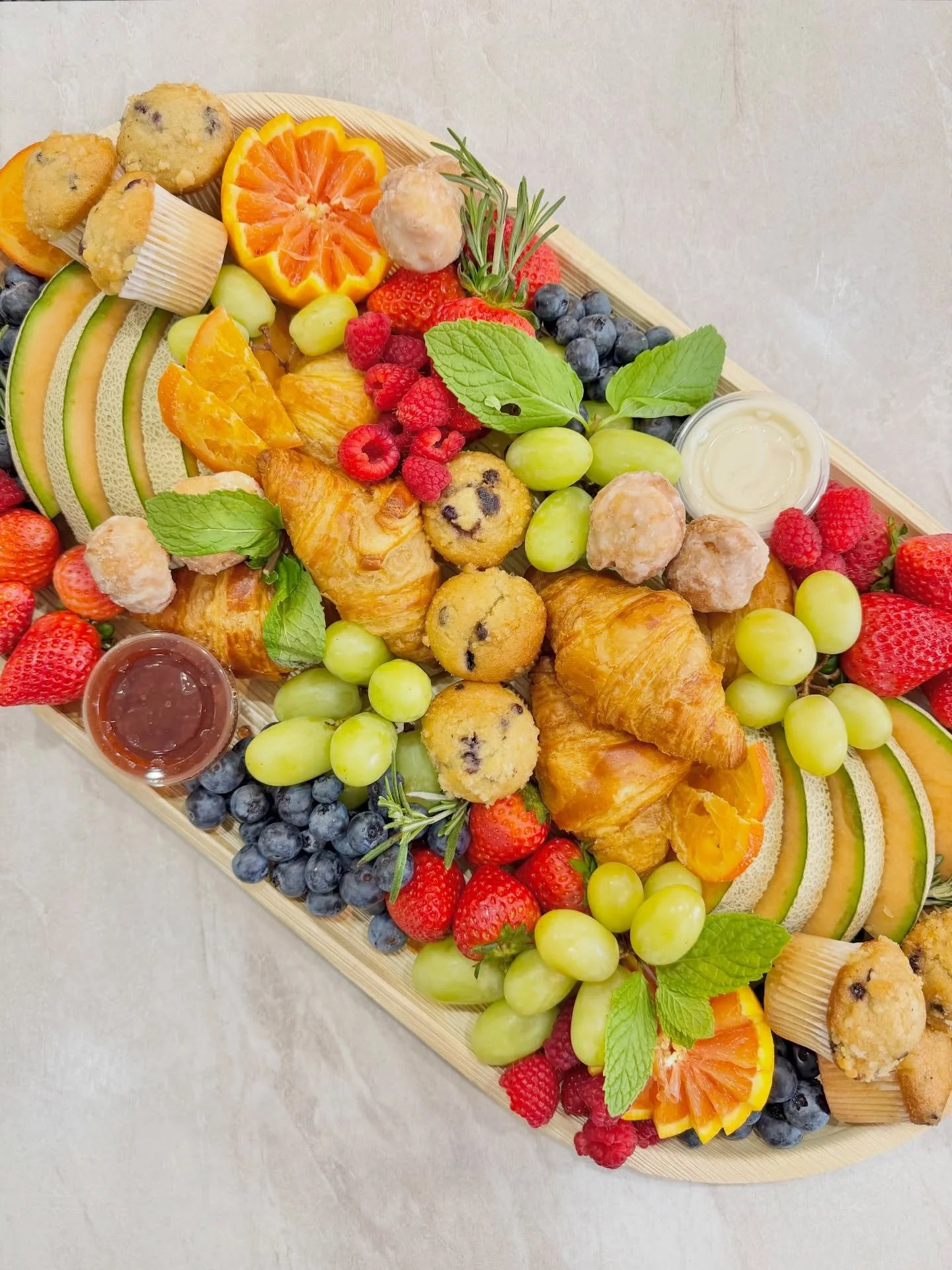 Today&rsquo;s gorgeous gorgeous girl is a Large Brunch Board ✨

Packed with pastries and filled with fresh fruit this board is a brunch lovers dream 😍

📍Las Vegas | Visit cheesensnackerslv.com to inquire
.
.
.
#charcuterie #charcuterieboard #brunch