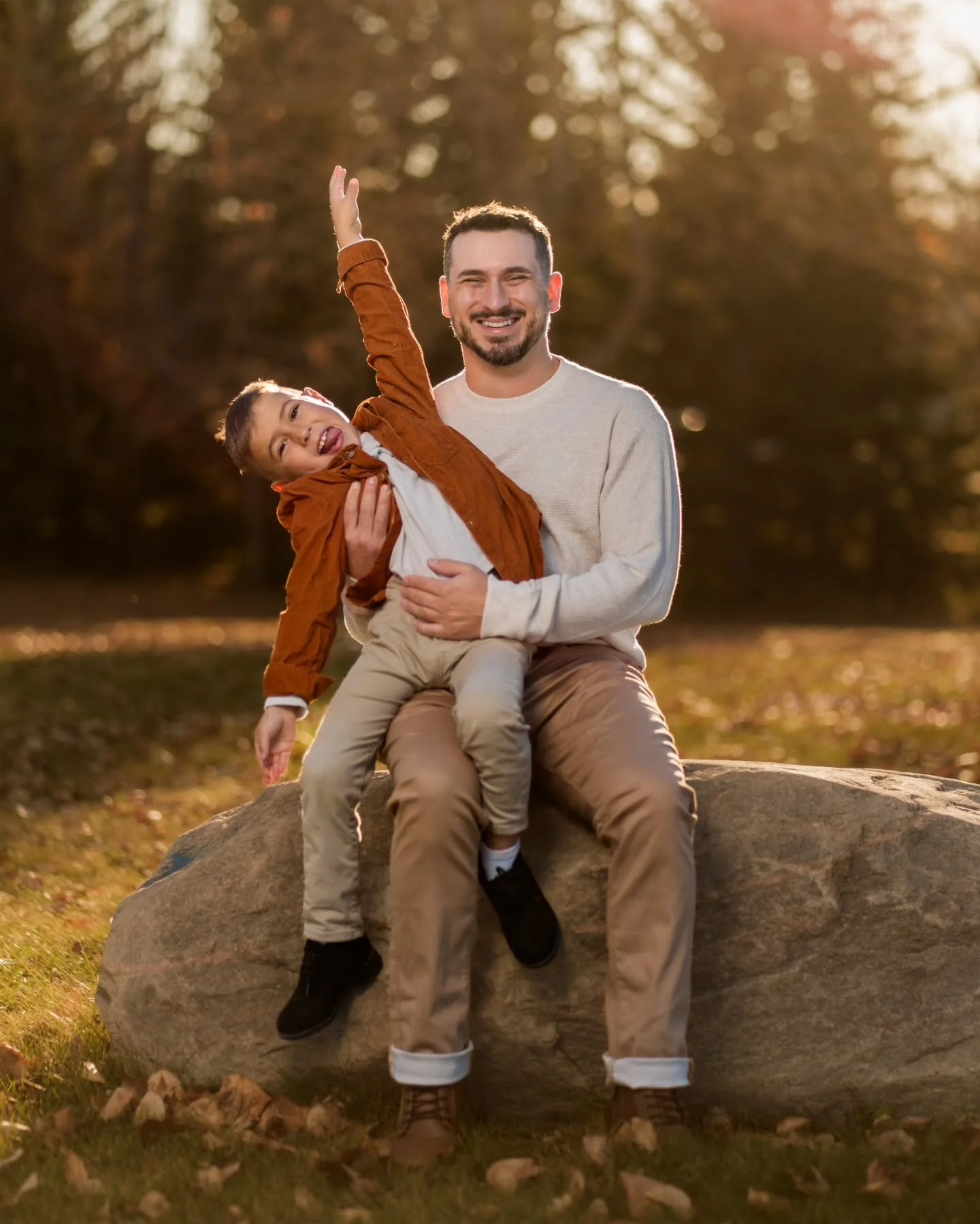 You get older, friends have kids, you sacrifice those kids, the gods are satisfied, life goes on 🌈

#familyportrait #sonyalpha #calgaryphotographer