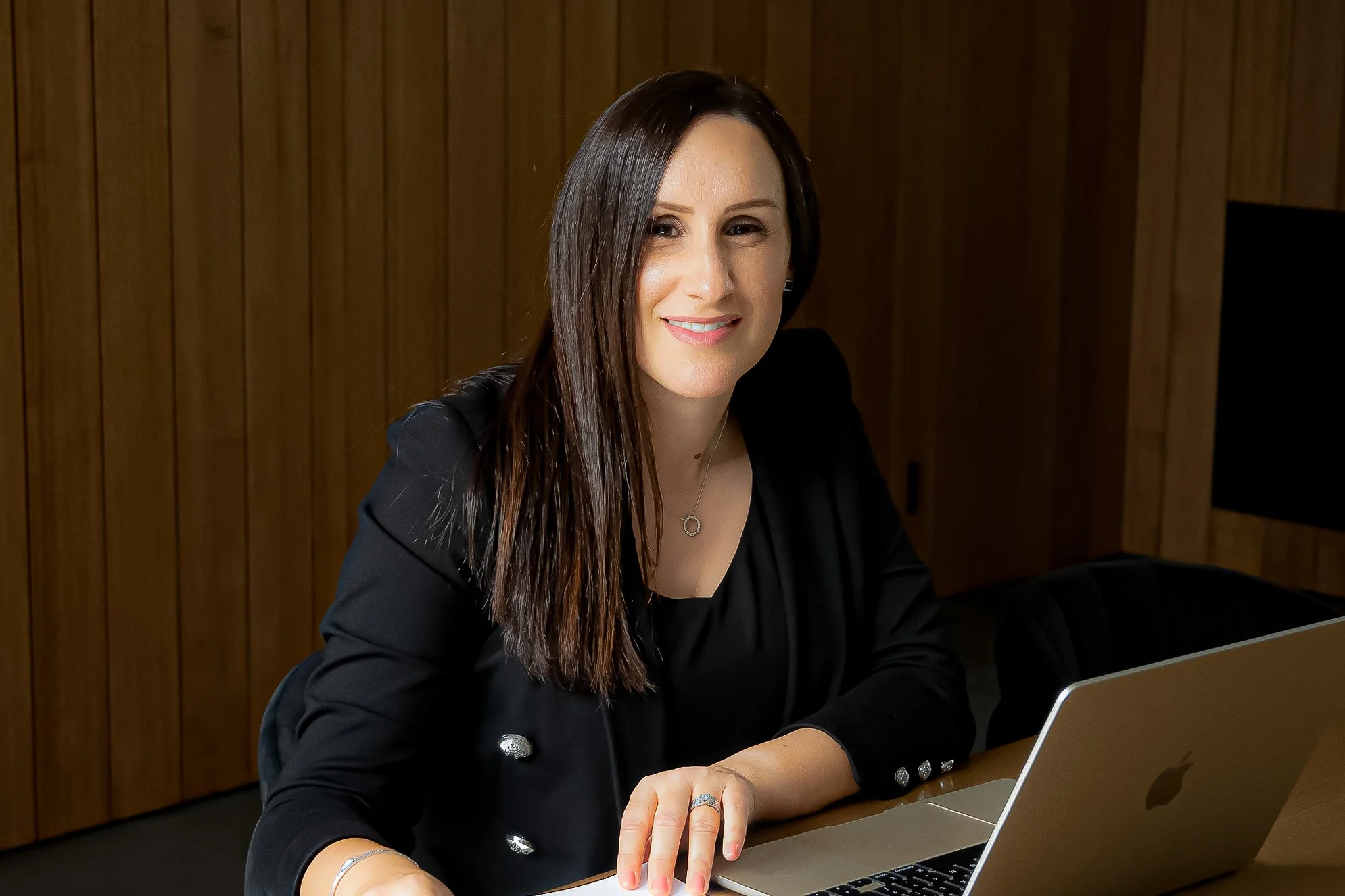Melissa De Cosmo, founder of Positive Mindset Project, mindset and wellbeing educator delivering workshops and presentations for schools, workplaces and communities.