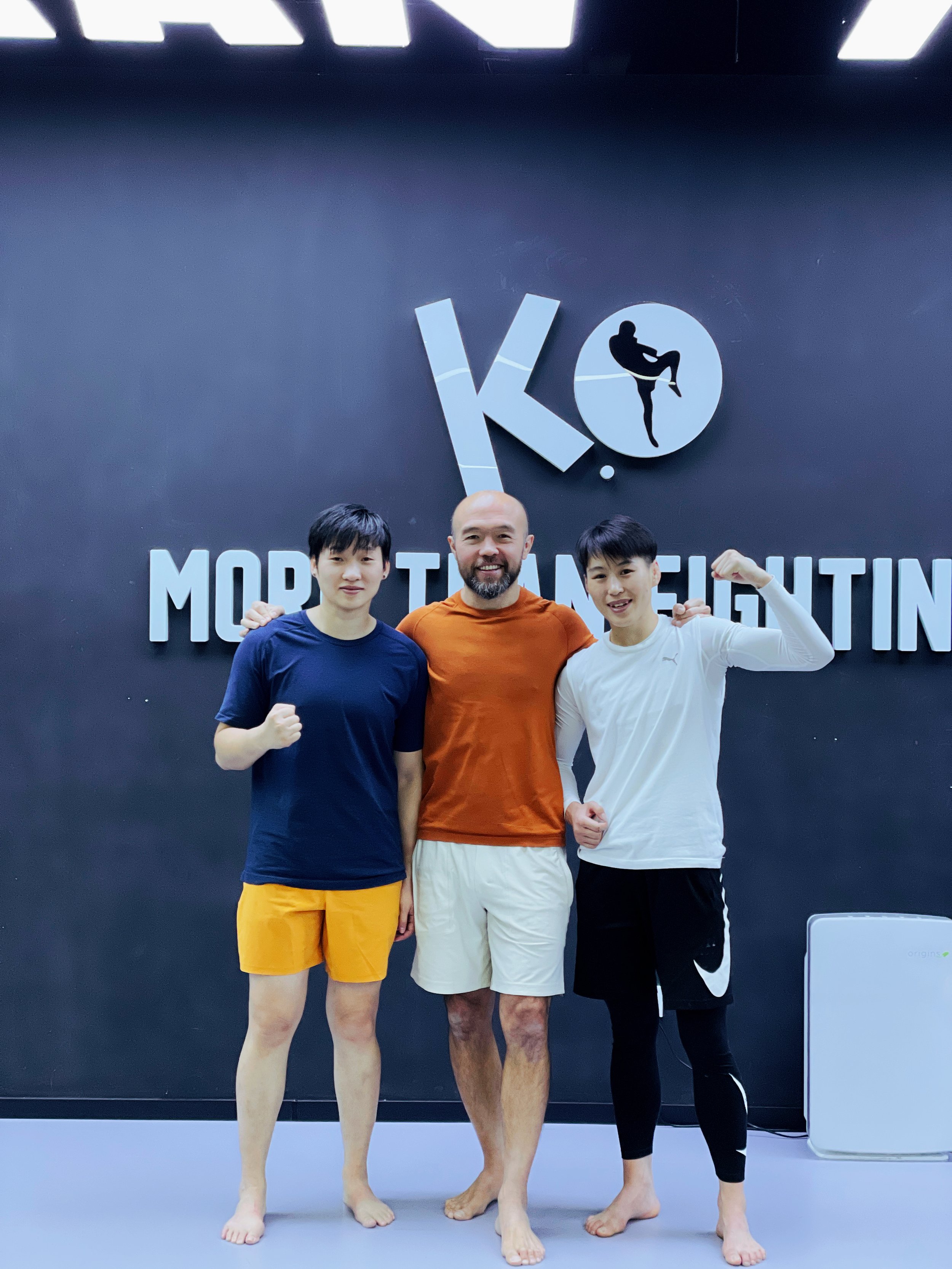 Left 汪柯菡 WANG Kehan World kickboxing champion 56kg (26-1-0)
Right 王聪 WANG Cong UFC fighter flyweight division (6-0-0) 