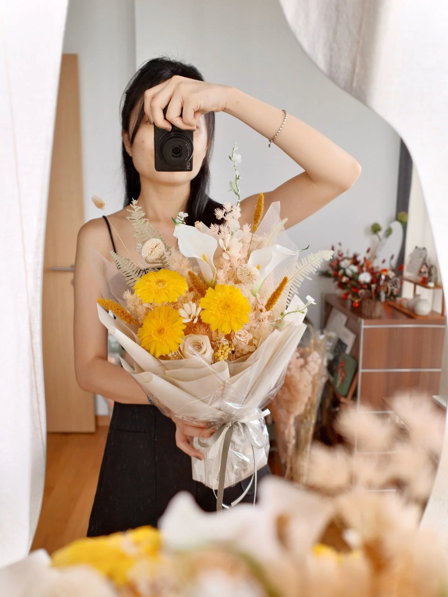 When love is soft, warm and thoughtful &mdash; it looks a little like this bouquet 💛

C surprised his wife with this arrangement, filled with sunny yellows and gentle neutrals. Made with preserved and faux blooms so this sweet gesture lingers just a