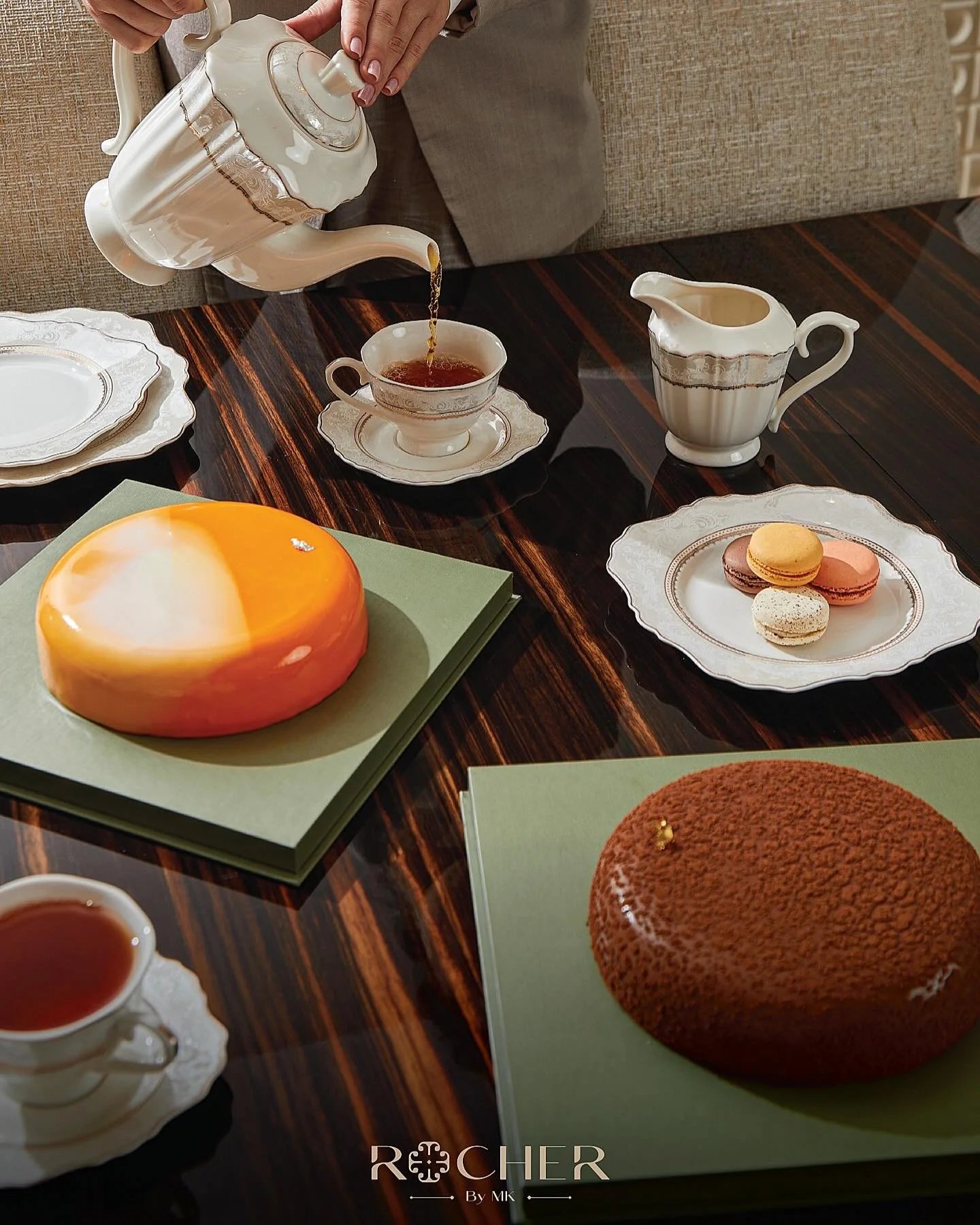 الطعم الذي يُجمع عليه الجميع! 🩵
مع روشيه، كل لحظة تصير أحلى&hellip;
من فخامة كيكة الشوكولا بالبندق التي تذوب عشقًا في كل قضمة،
إلى انتعاش كيكة سبايسد مانجو بطعمها المنعش المثالي لأيام الصيف ☀️

مزيج يجمع بين الكلاسيكية والانتعاش&hellip; اختيار يرضي 