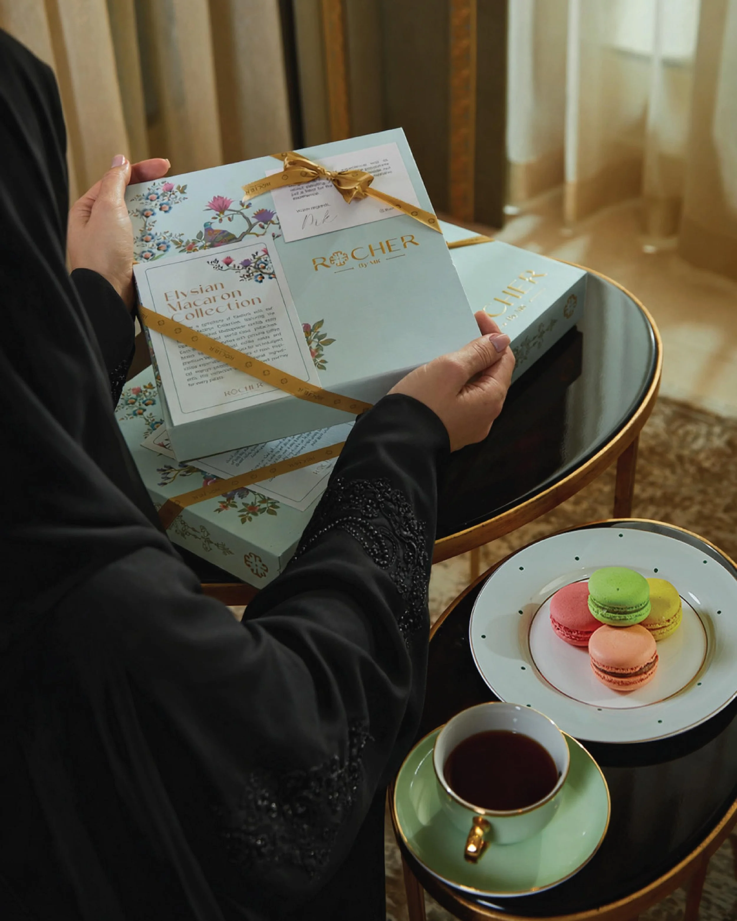 تشكيلة الماكرون من روشير متوفرة بأحجام متنوعة وتفاصيل أنيقة،
لتكون هدية العيد المثالية لمن تحب ✨🤍

A thoughtful gift, beautifully made for Eid gatherings and sweet moments.