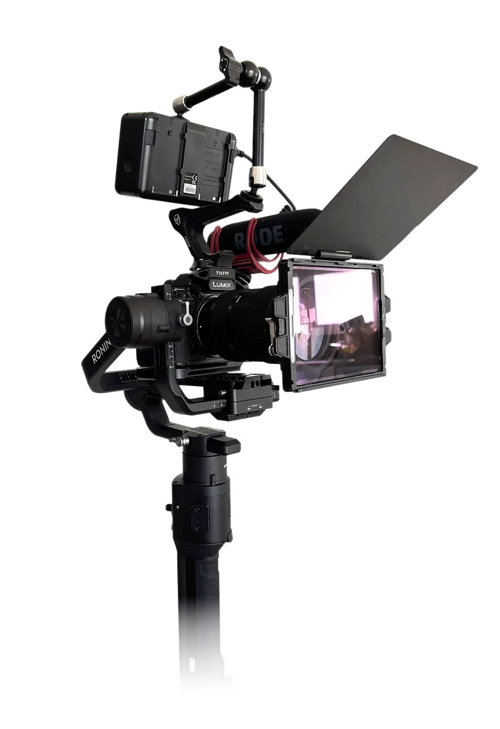 Caméra professionnelle montée sur stabilisateur avec écran et accessoires pour tournage vidéo.