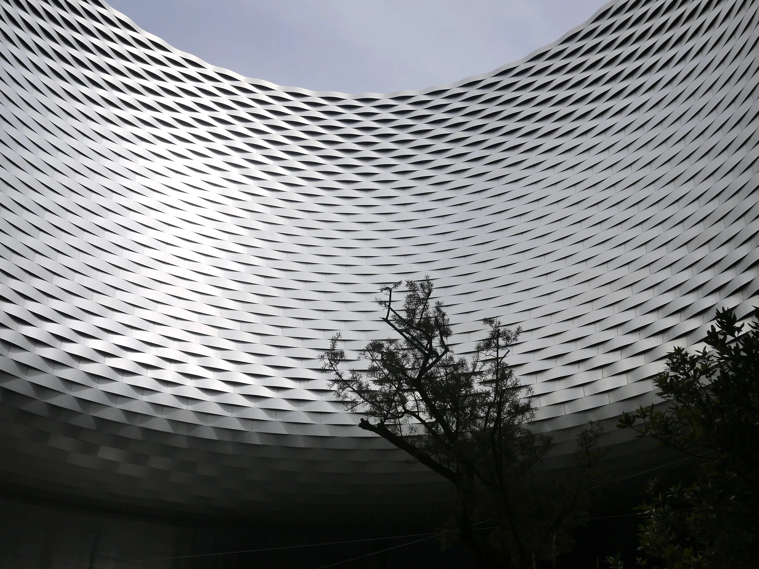 The fair building’s massive opening "Fenster zum Himmel" (window to heaven), through which natural light floods the public courtyard
