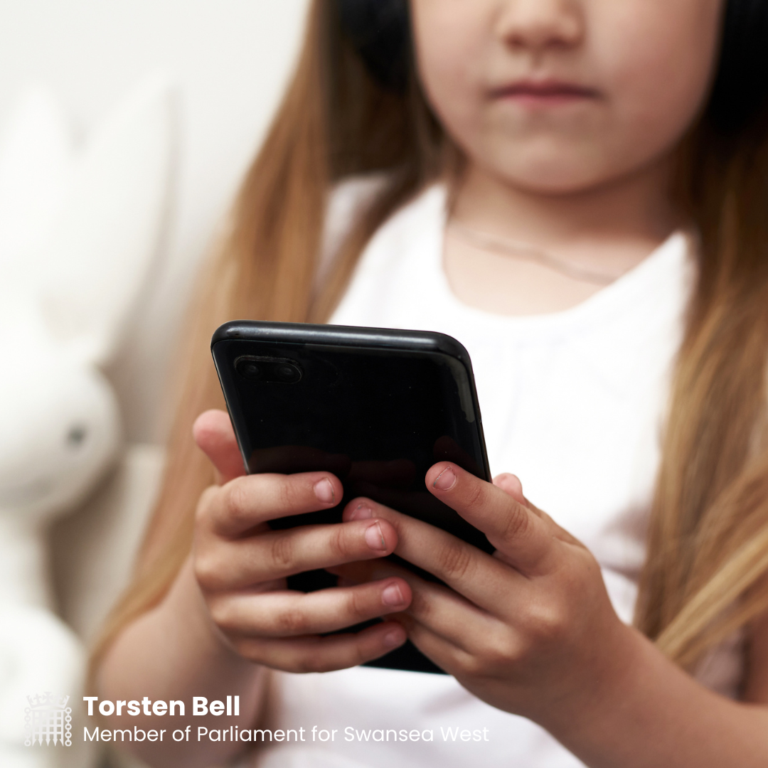 Torsten calls for Swansea parents and teenagers to take part in national debate about the damage of social media&nbsp;