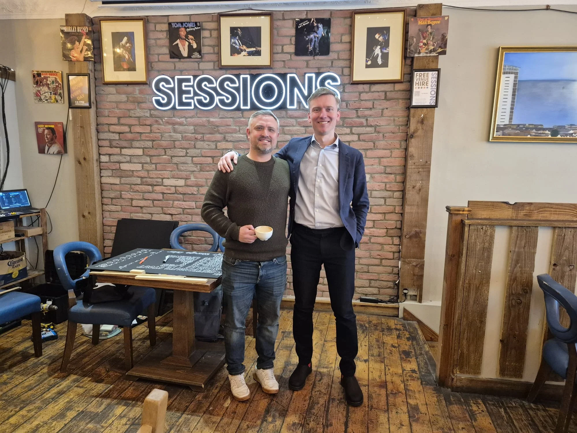 Great to meet Chris and the Team at @sessionsbarswansea.

They&rsquo;re serving an impressive range of their own independently brewed beers &mdash; the perfect spot for parties, events, or just a great night out. A fantastic addition to the city cent