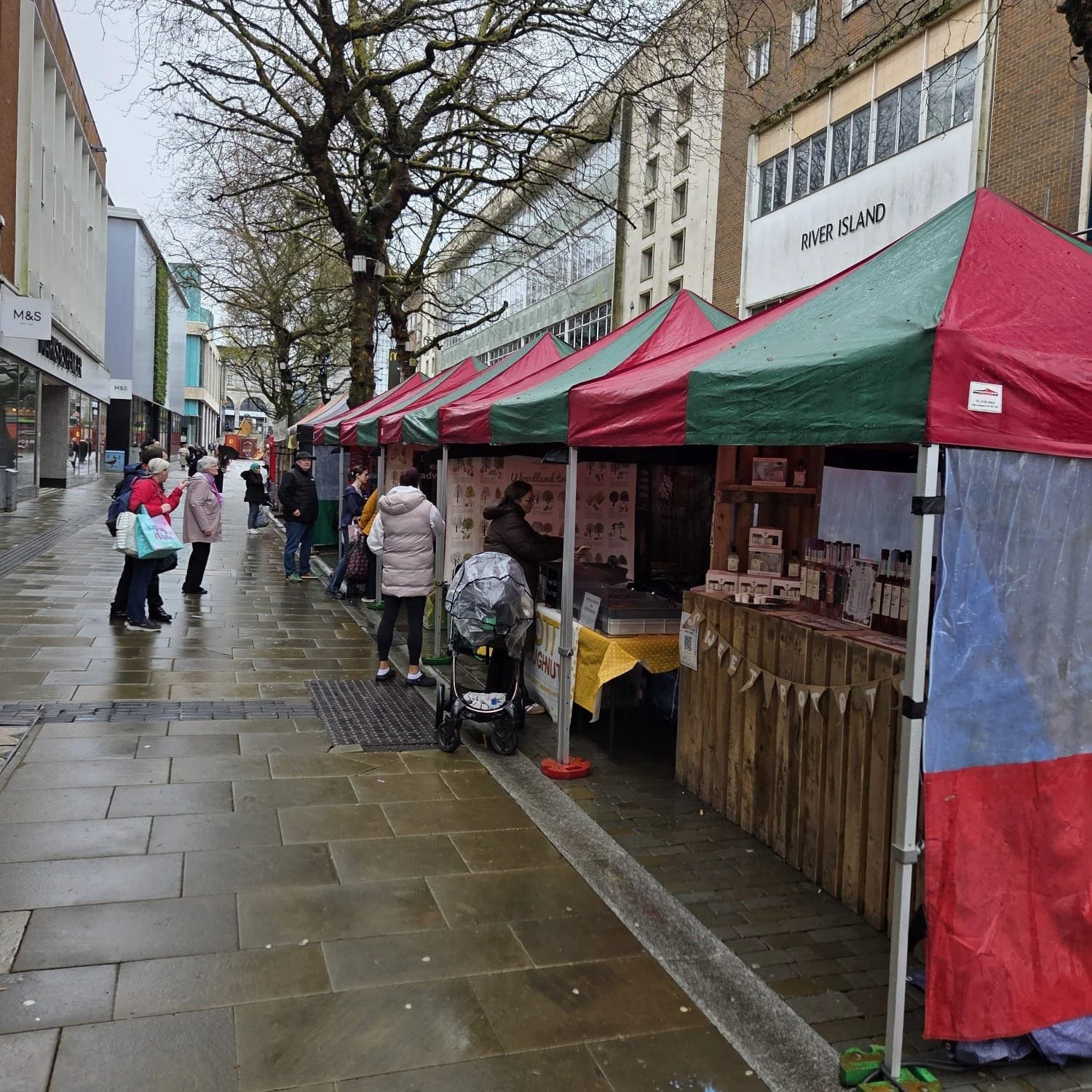 Great to see the Swansea Food &amp; Drink Festival back today &mdash; and people out enjoying it, even in the rain!

After a fantastic success last year, it&rsquo;s brilliant to see the festival return to the city centre, bringing great food, a livel