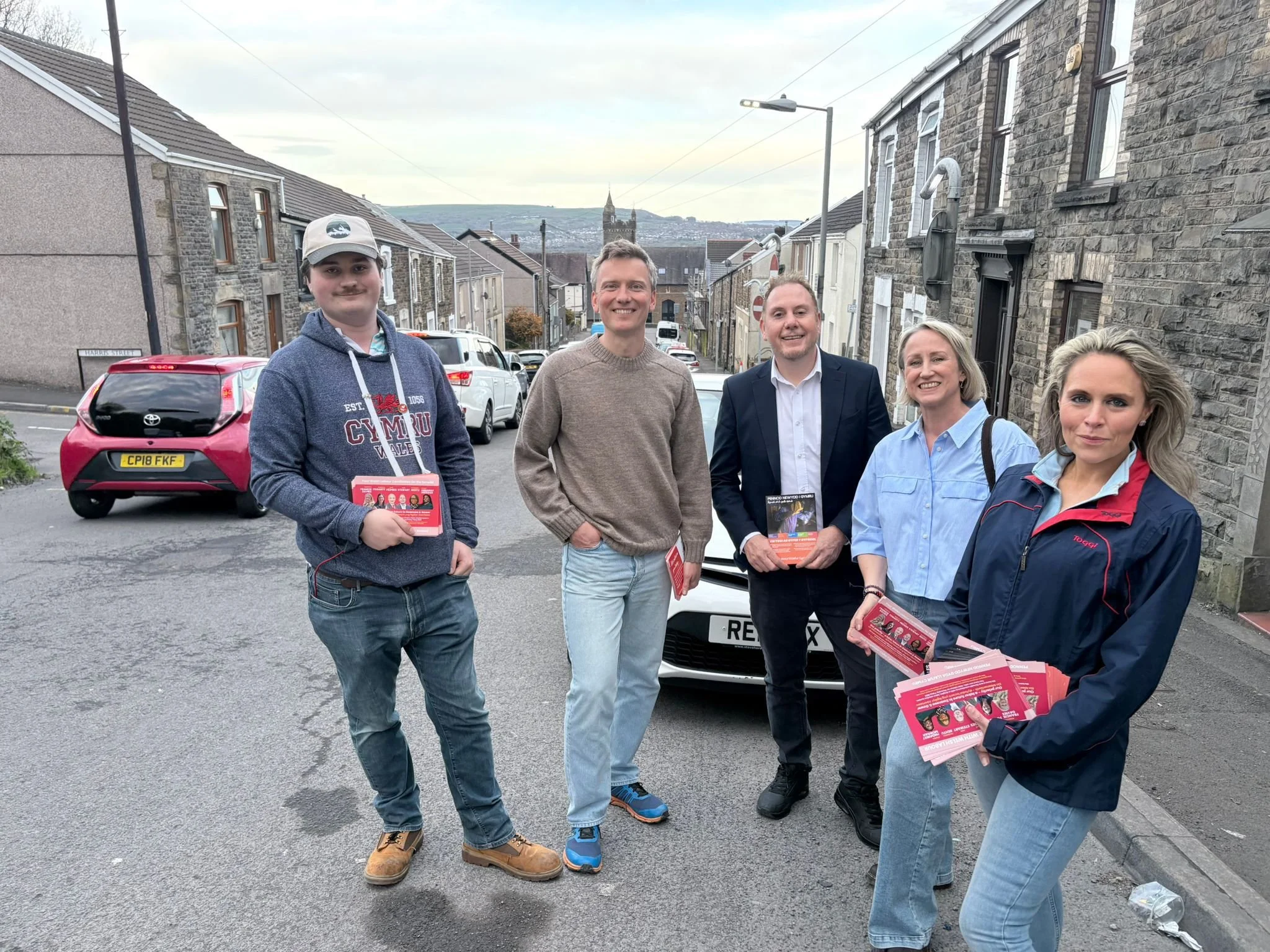A great spring evening talking to people in Morriston about Labour's brilliant Gŵyr Abertawe Senedd candidates - including the brilliant Rob Stewart in the flesh.