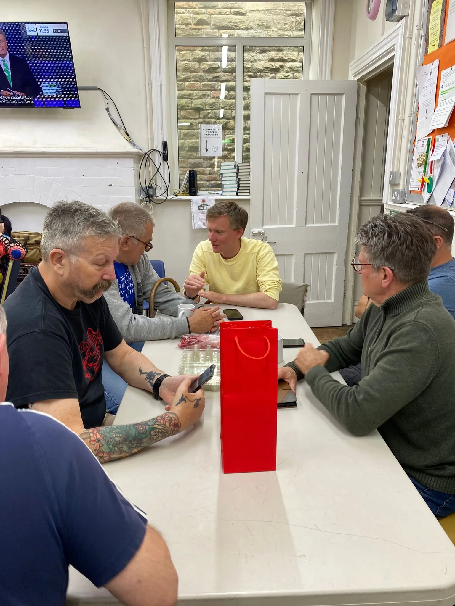 We owe our veterans a debt of gratitude that can never be repaid. It was an honour to speak to those at  Swansea Veterans Hub about their experiences, and hear more about how the vital work done by the hub to support the community 

The hub has grown
