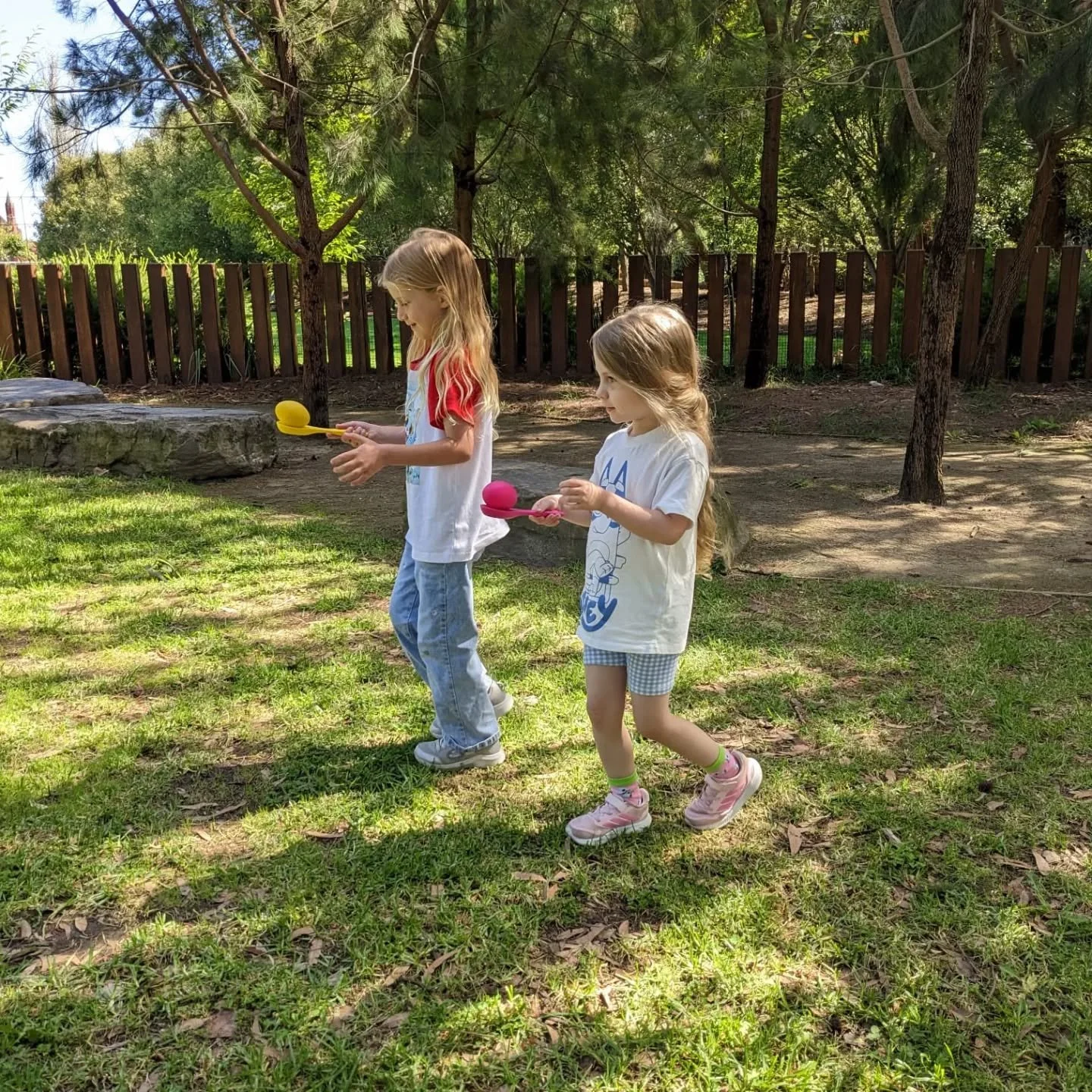 Egg &amp; Spoon races are fun for active play with friends at the park this Autumn 🍁🍂 

🥚🥄 You can find Egg and Spoon playset in the toy library's activity and sport toys