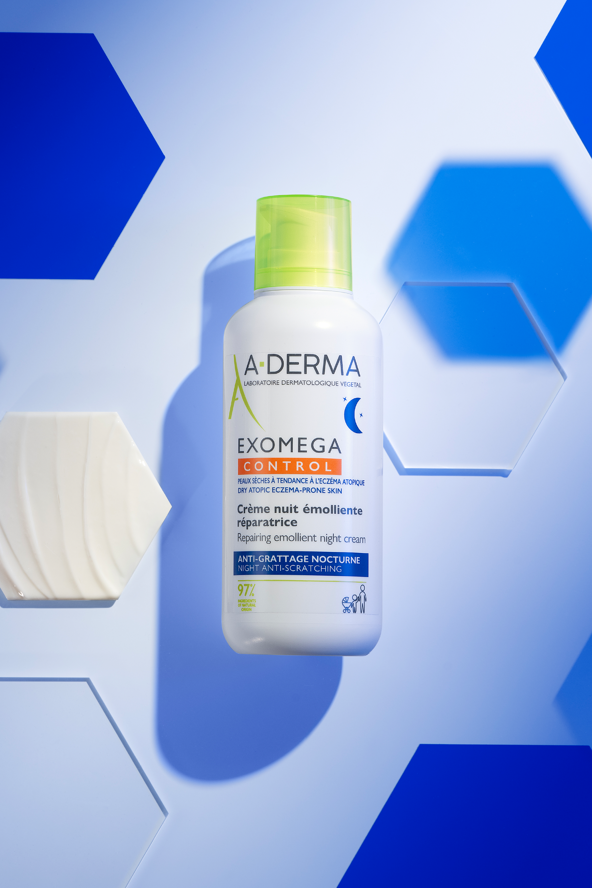 Aderma-vertical_0007_A-DERMA-TOP-shoot-nuit-0558.png