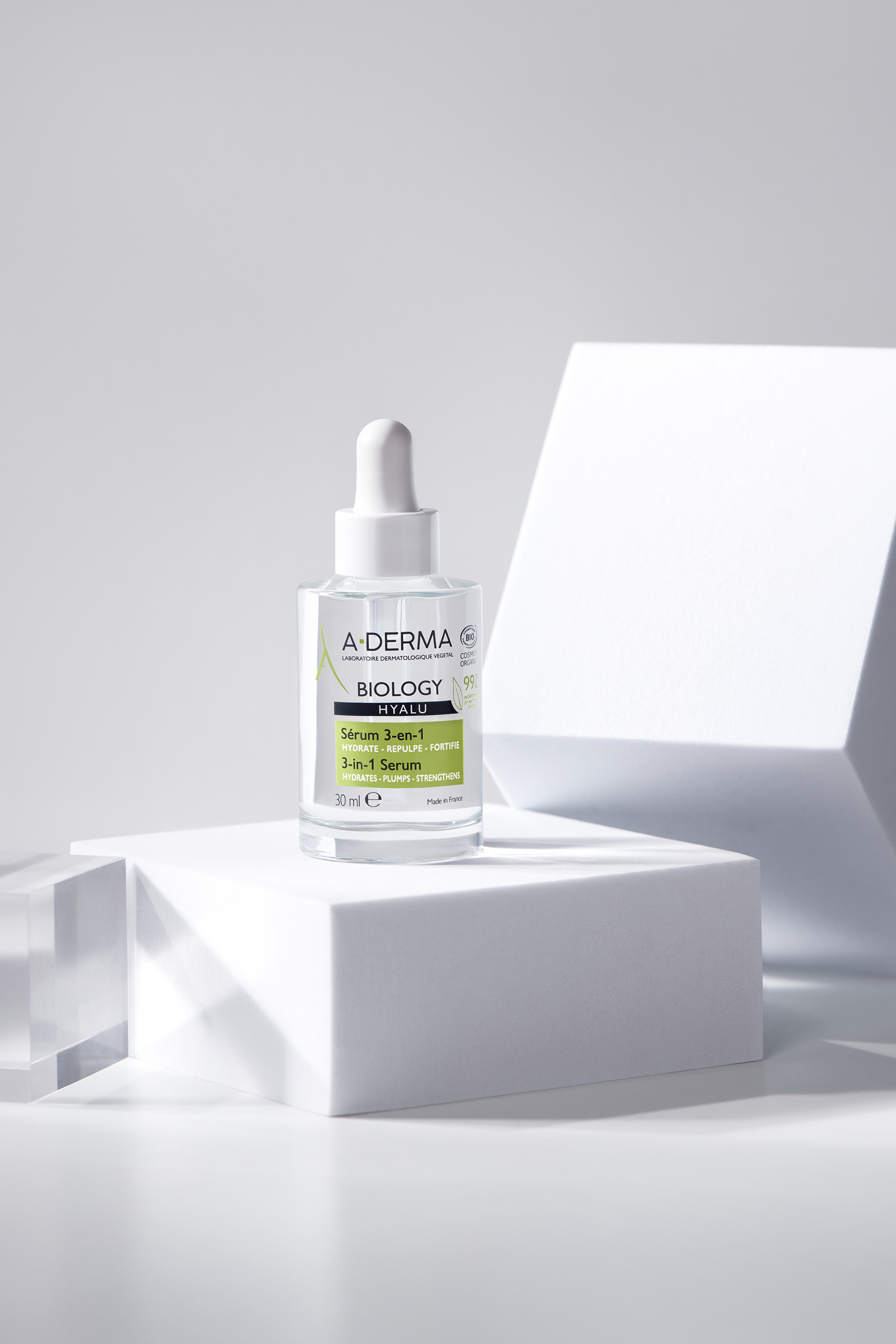 Aderma-vertical_0015_Shot_13-02729.png