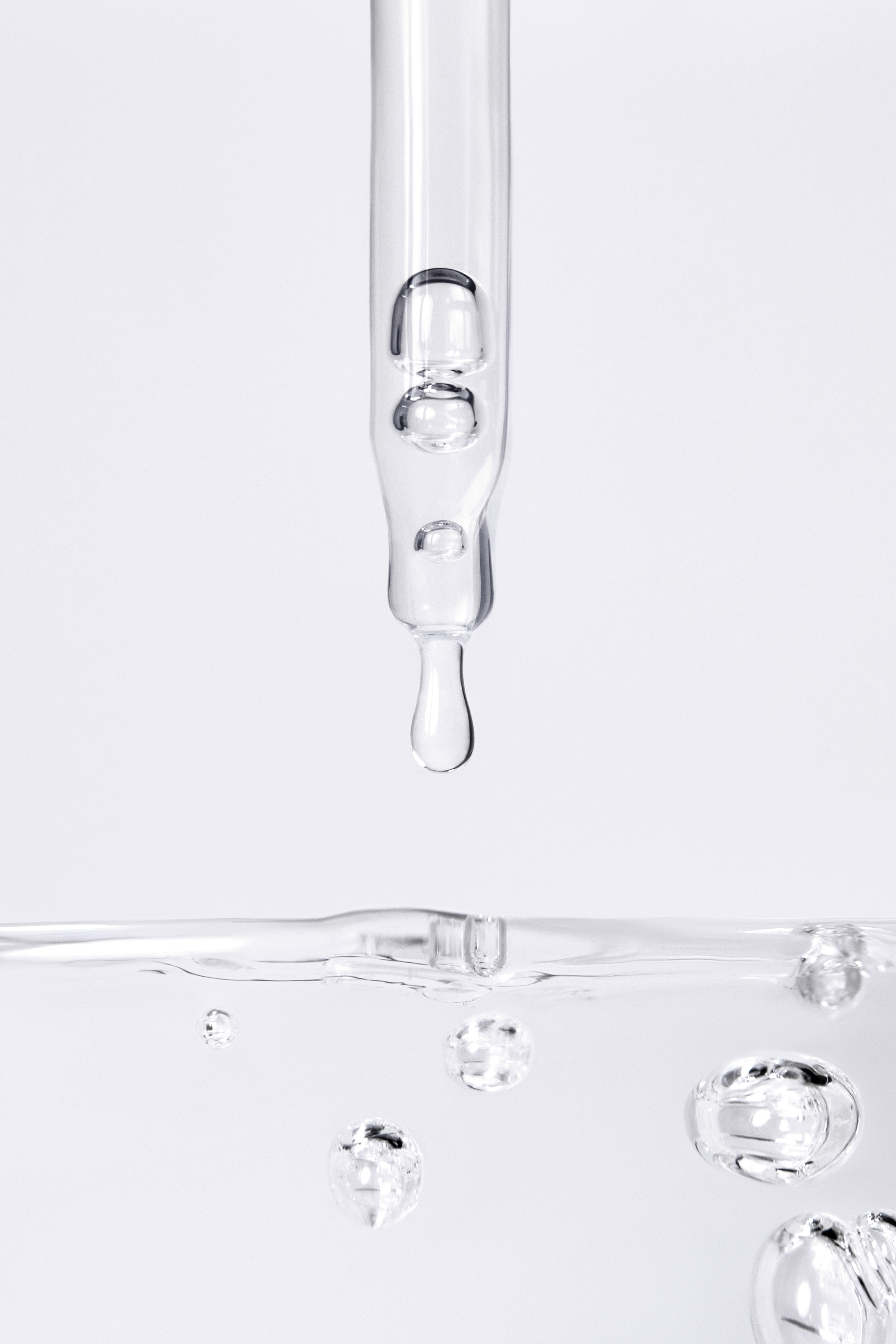 Aderma-vertical_0010_Shot_09-02519.png