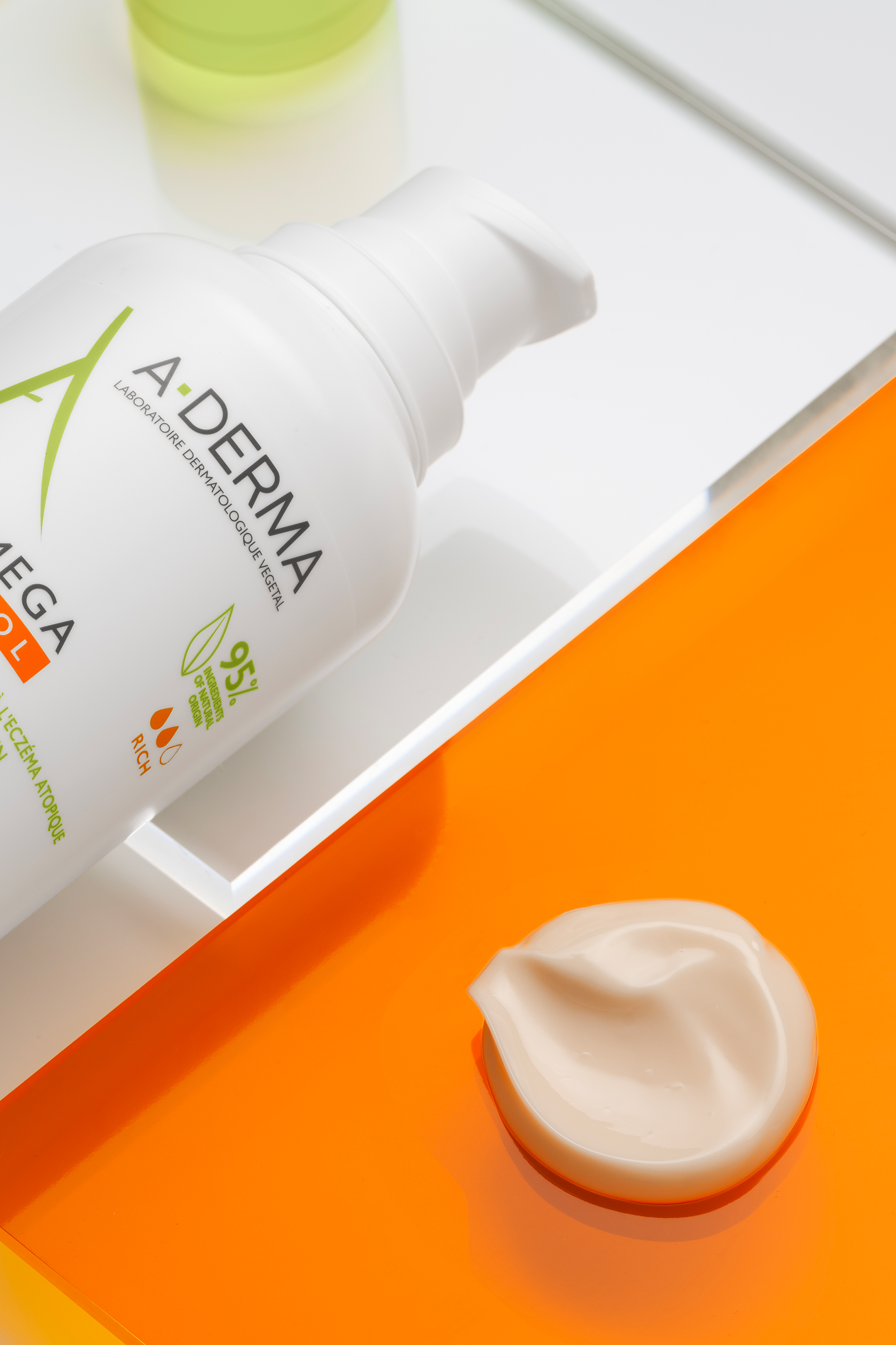 Aderma-vertical_0003_A-DERMA-TOP-shoot-nuit-0923.png