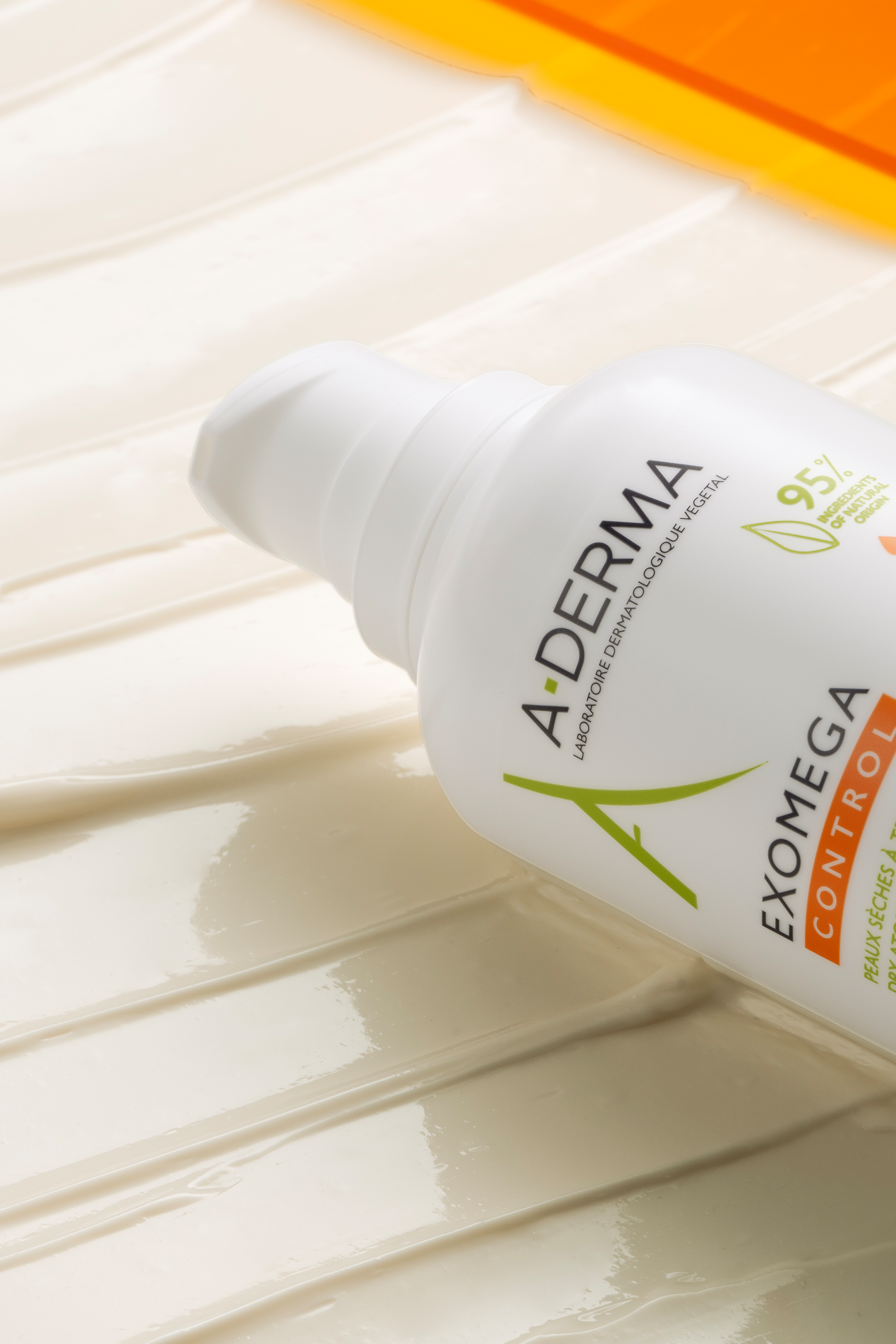 Aderma-vertical_0002_A-DERMA-TOP-shoot-nuit-0974.png
