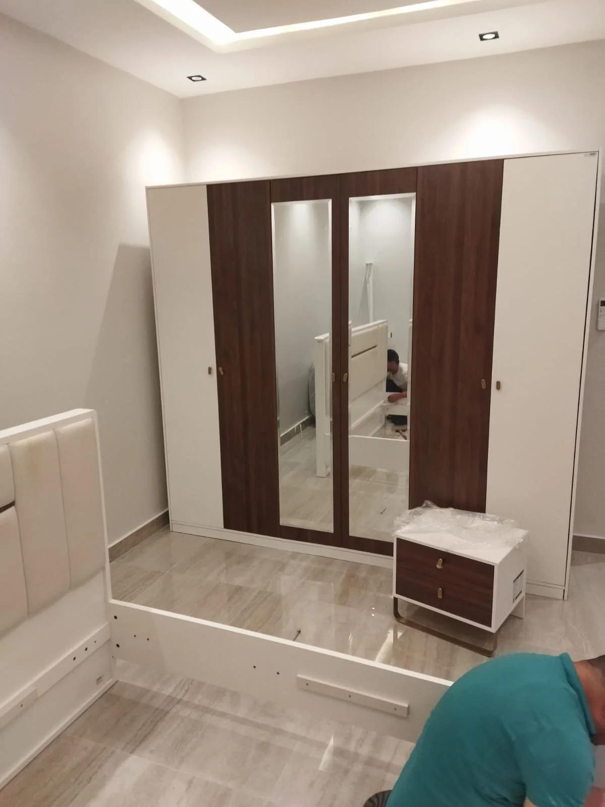 نقل عفش جدة باحترافية عالية يشمل التغليف الكامل للأثاث، فك وتركيب غرف النوم والمطابخ، مع عمالة مدرّبة تحافظ على سلامة العفش من البداية حتى النهاية. نقدّم أيضًا خدمة نقل عفش جدة الرياض بسيارات مجهزة وضمان وصول الأثاث