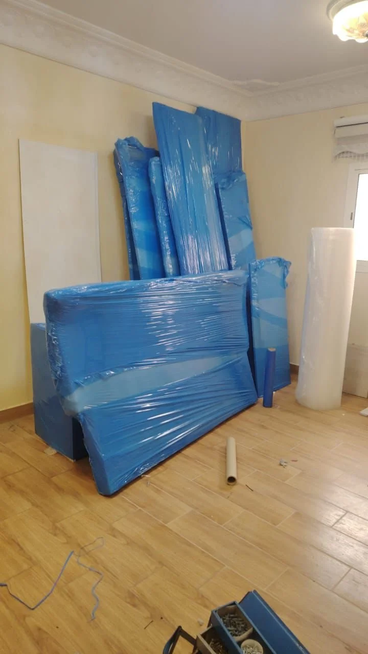 نقل عفش جدة باحترافية عالية يشمل التغليف الكامل للأثاث، فك وتركيب غرف النوم والمطابخ، مع عمالة مدرّبة تحافظ على سلامة العفش من البداية حتى النهاية. نقدّم أيضًا خدمة نقل عفش جدة الرياض بسيارات مجهزة وضمان وصول الأثاث