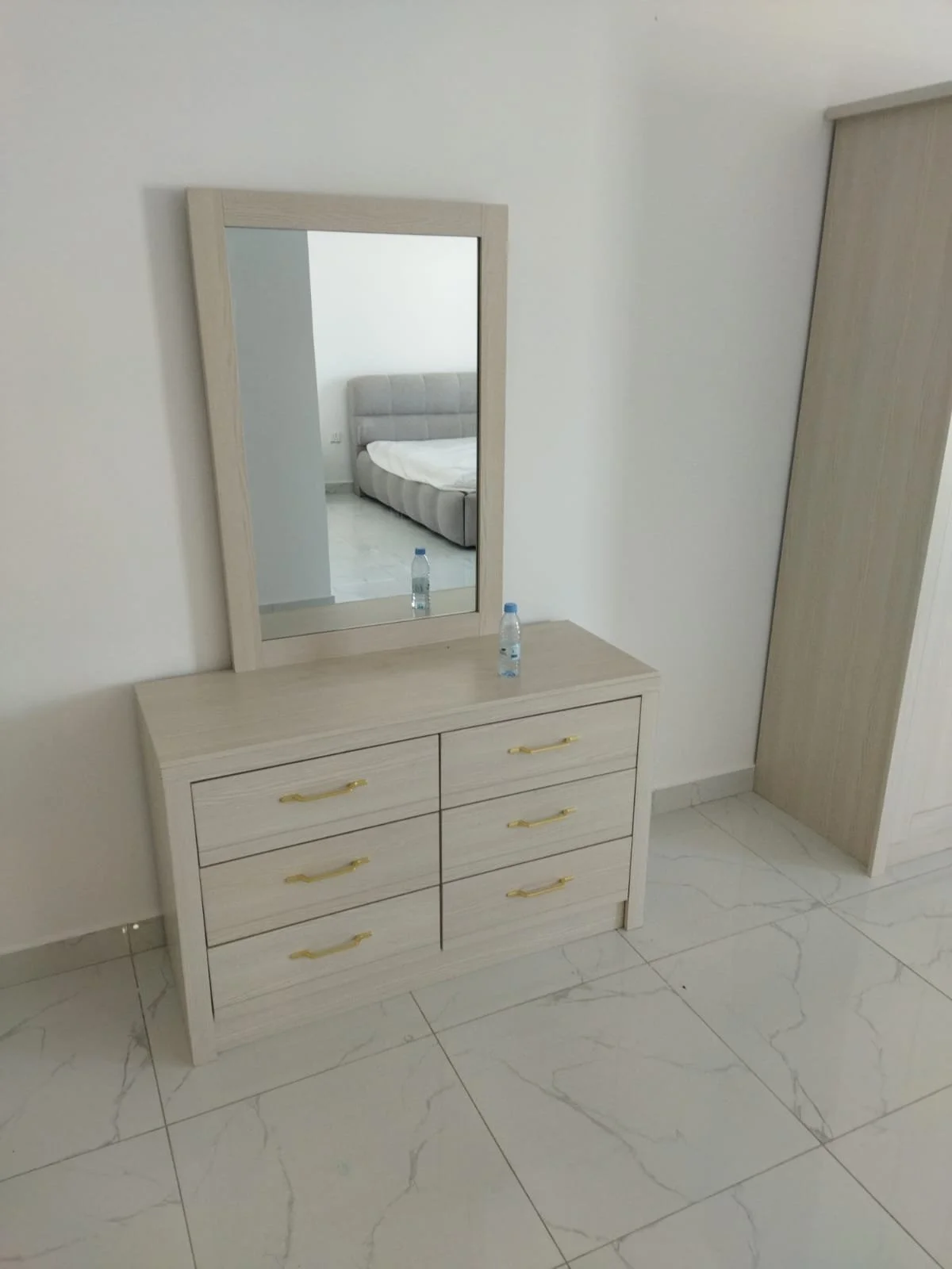 مؤسسة السهام السريعة الفاخرة المتحدة لنقل العفش بالدمام والخ

تُعد مؤسسة من انقل العفش بالدمام ونقل عفش الخبر ونقل عفش القطيف، حيث تقدم حلولًا متكاملة لنقل الأثاث بكل احترافية وأمان داخل المنطقة الشرقية. نحرص على تقديم خدمة موثوقة تلبي احتياجات الأفر