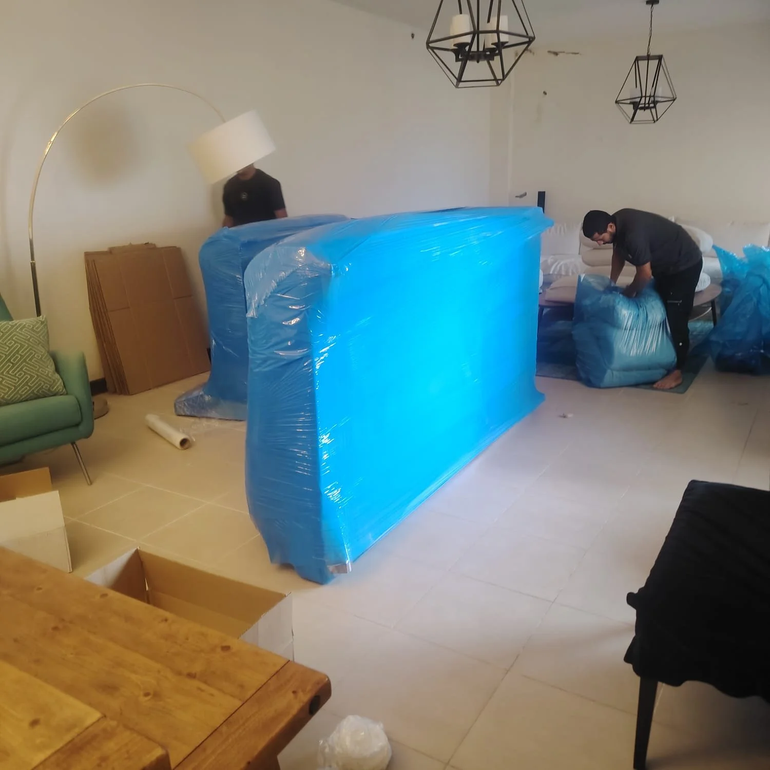 مؤسسة السهام السريعة الفاخرة المتحدة لنقل العفش بالدمام والخ

تُعد مؤسسة من انقل العفش بالدمام ونقل عفش الخبر ونقل عفش القطيف، حيث تقدم حلولًا متكاملة لنقل الأثاث بكل احترافية وأمان داخل المنطقة الشرقية. نحرص على تقديم خدمة موثوقة تلبي احتياجات الأفر