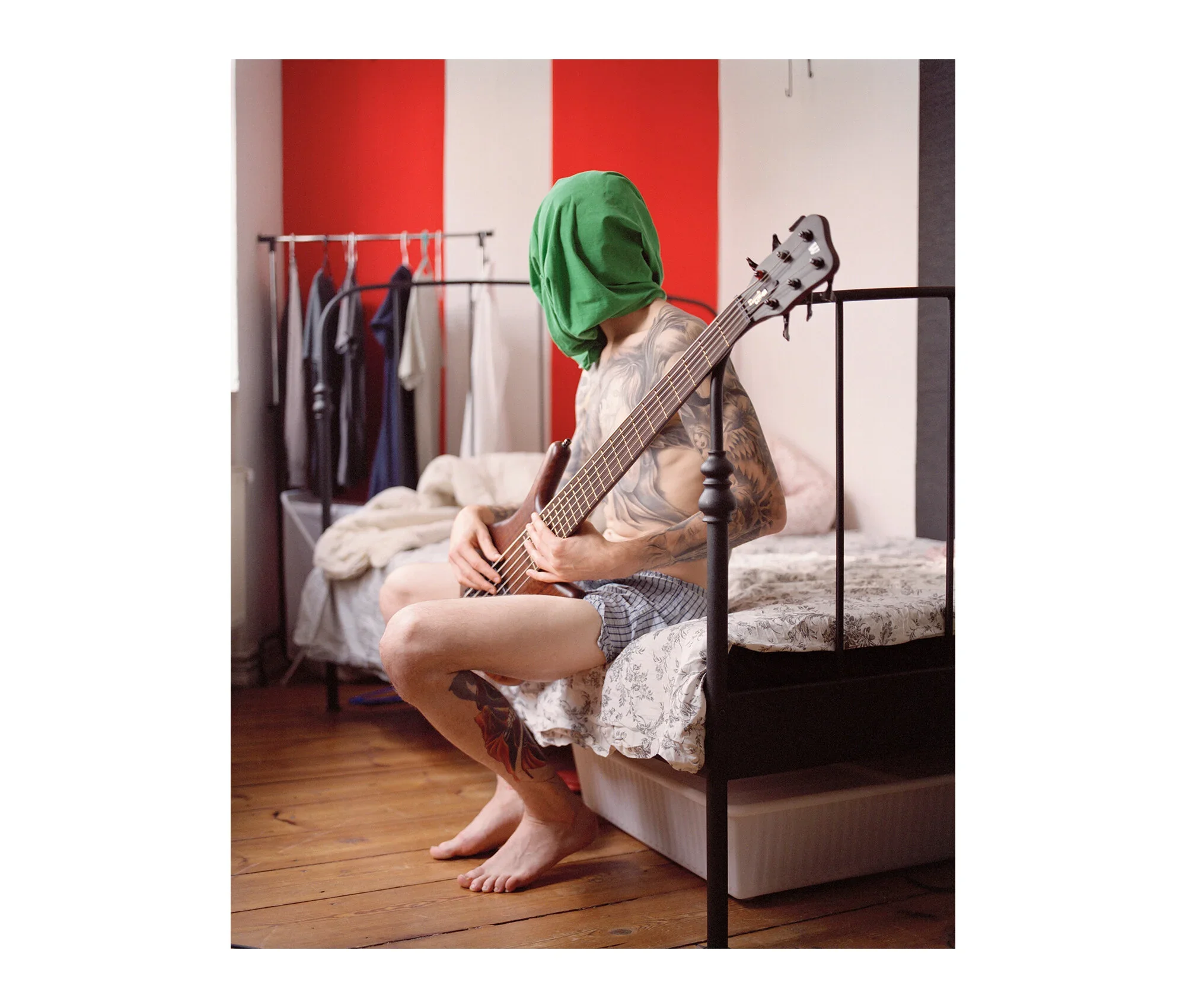 BEING SOCIALIZED #0006 (32,5x40cm)