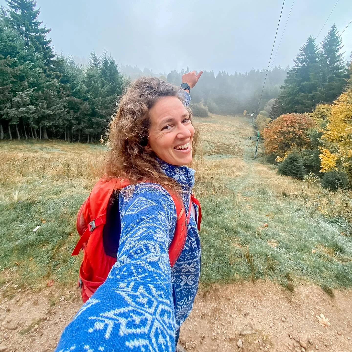 Sylvie hier! Het gezicht achter Hike Heroes, auteur van het e-book Huttentochten met kinderen en reisbegeleider van de Huttentocht in België, een avontuurlijk wandelweekend voor ouders mét kinderen.
En op dit moment ben ik weer flink wat