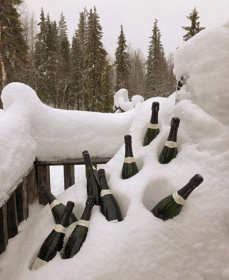 Social Media Trends We’re Leaving Behind in 2025