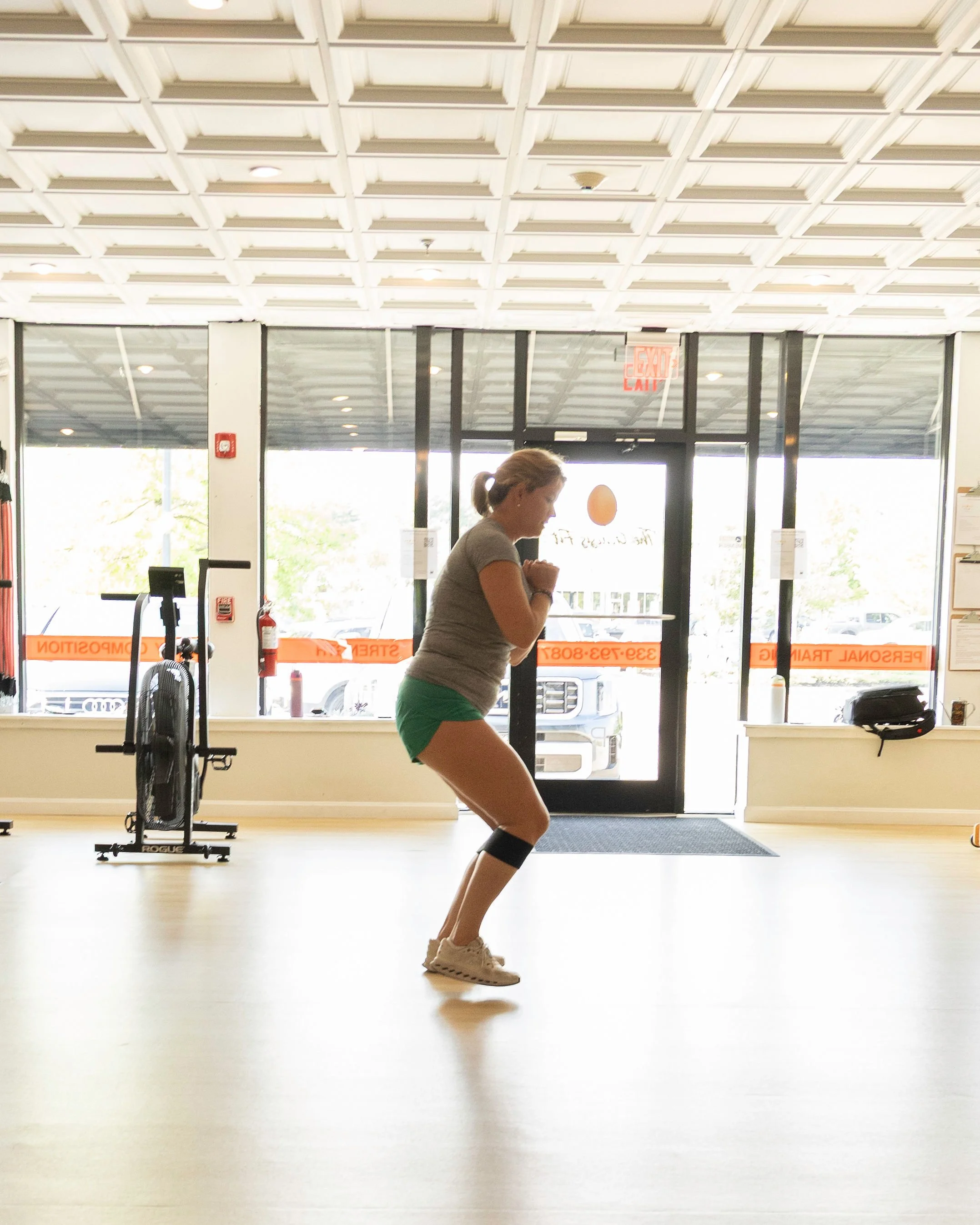Client working on post-rehab knee strength at the genesis fit