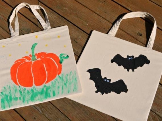 Stenciled-Trick-or-Treat-Bags.jpg