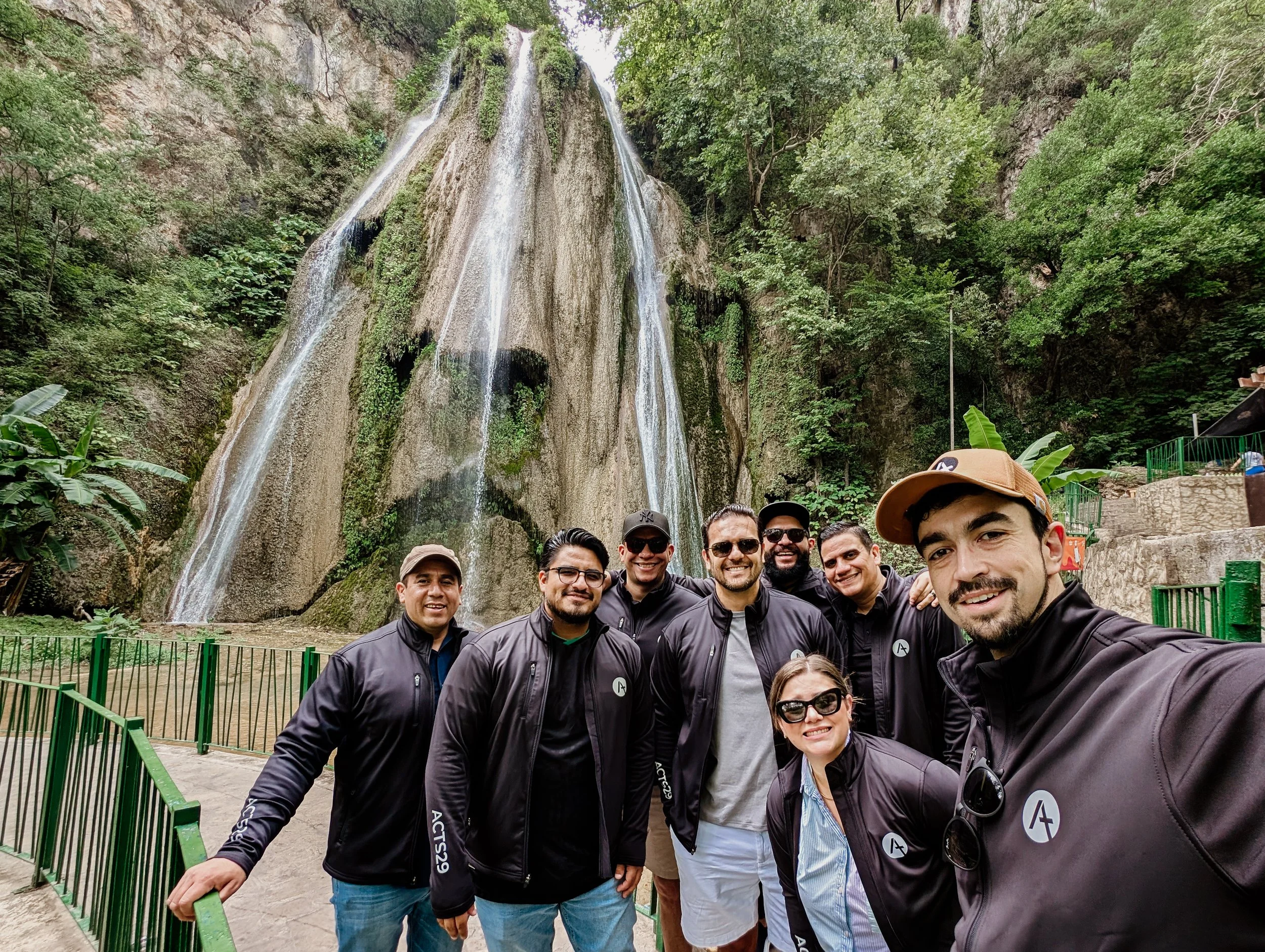 Retreats and Cohorts | Retiros
