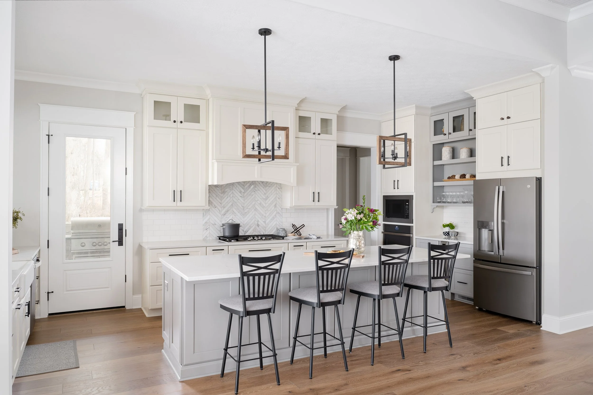 Custom-Tailored Opulence: A Zionsville New-Build Luxury Kitchen